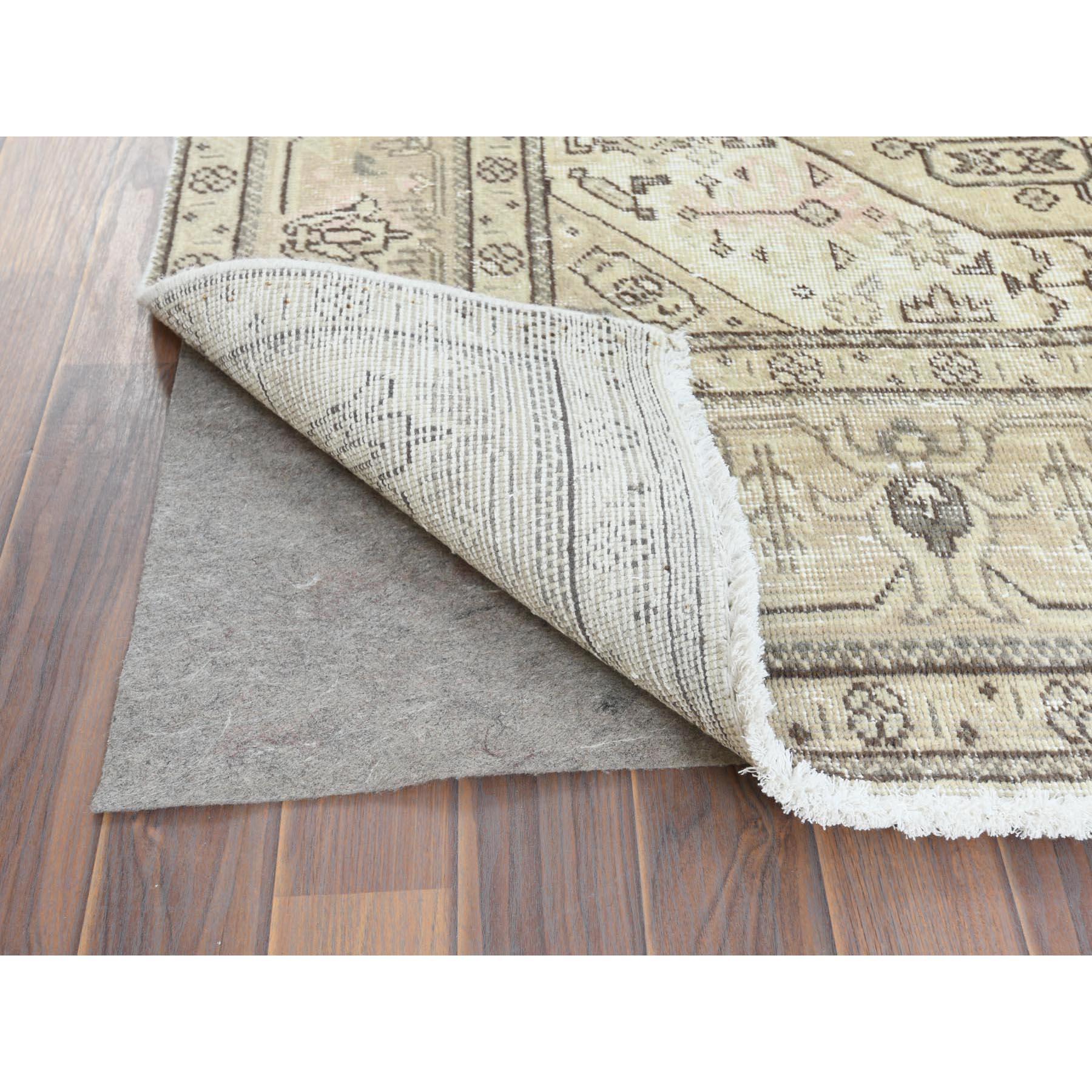 Alfombra anudada a mano Tabriz Persa de Lana Desgastada Marfil Vintage Lavado Blanco en Bueno estado para la venta en Carlstadt, NJ