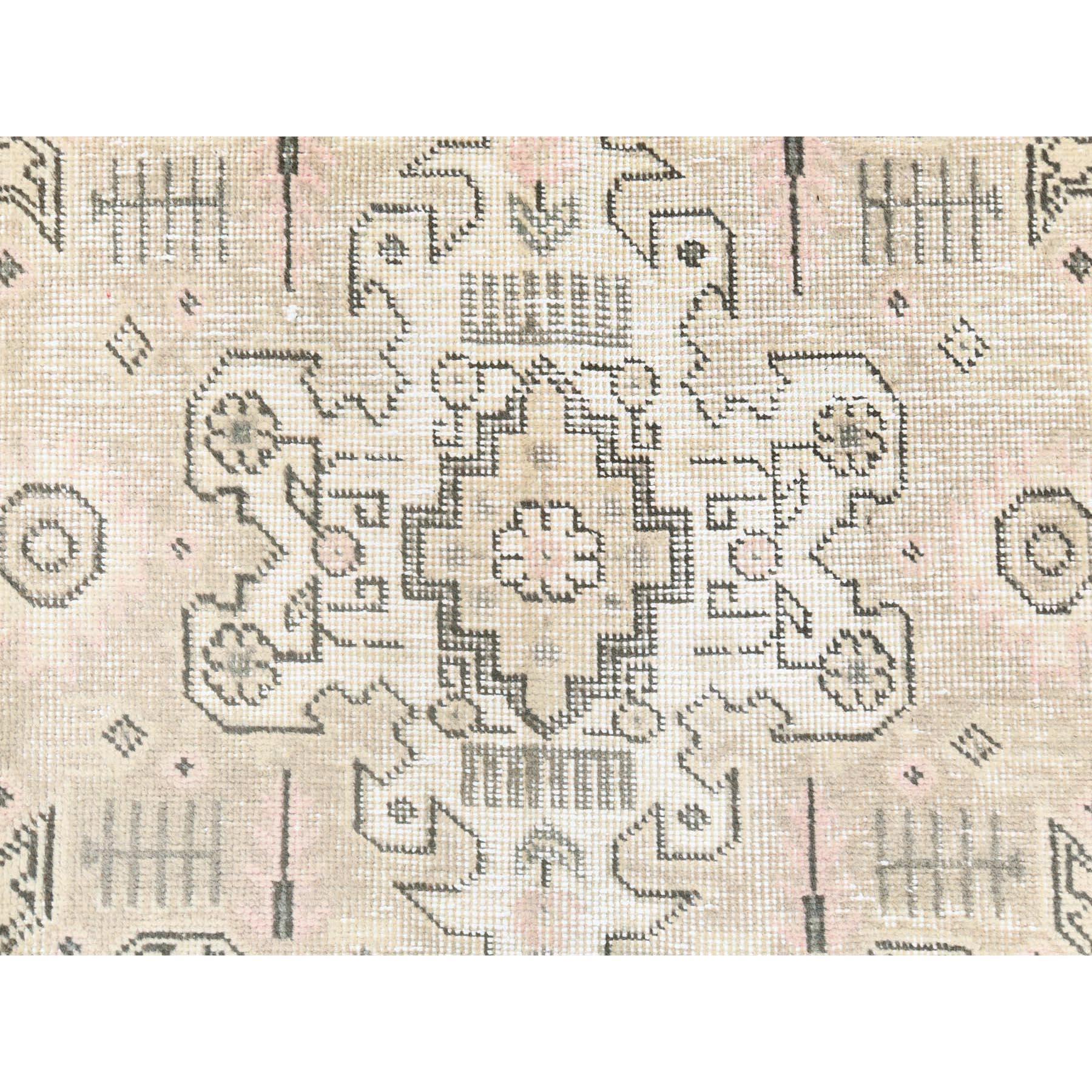 Alfombra anudada a mano Tabriz Persa de Lana Desgastada Marfil Vintage Lavado Blanco en venta 2