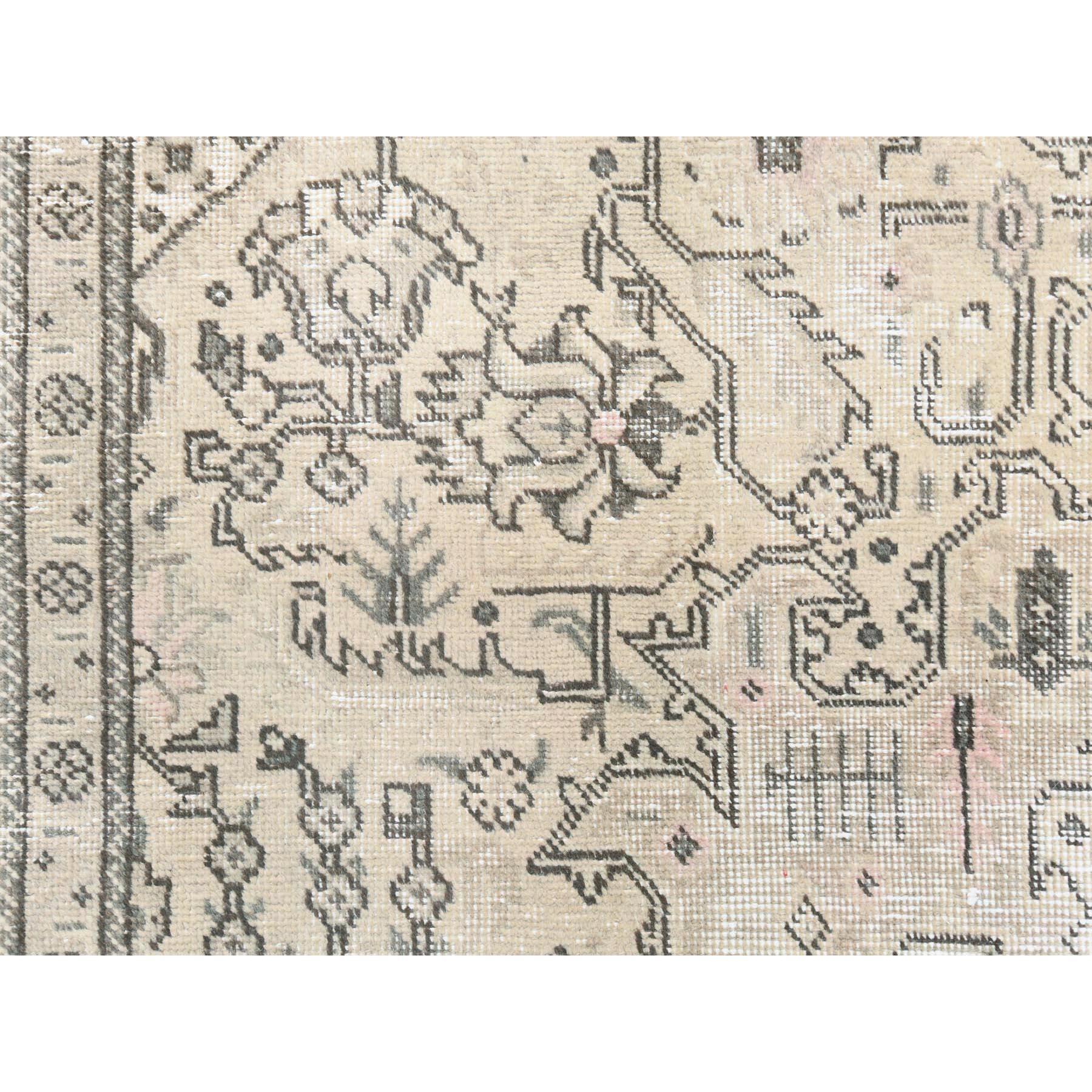 Alfombra anudada a mano Tabriz Persa de Lana Desgastada Marfil Vintage Lavado Blanco en venta 3
