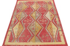 Rug & Kilim è un tappeto personalizzato in stile Yuruk, con motivo a diamante rosso e oro.