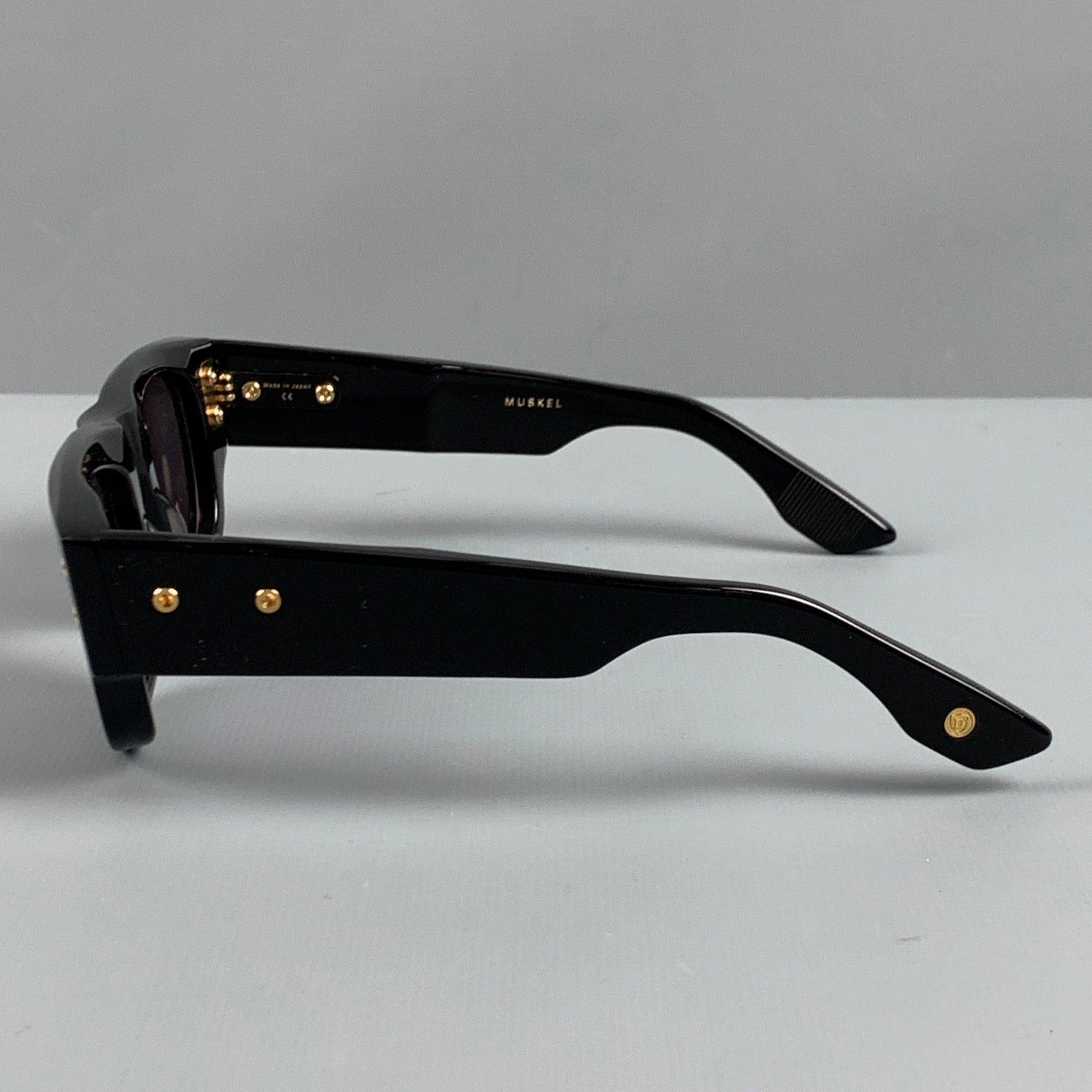 Lunettes de soleil DITA en acétate noir et or Pour femmes en vente