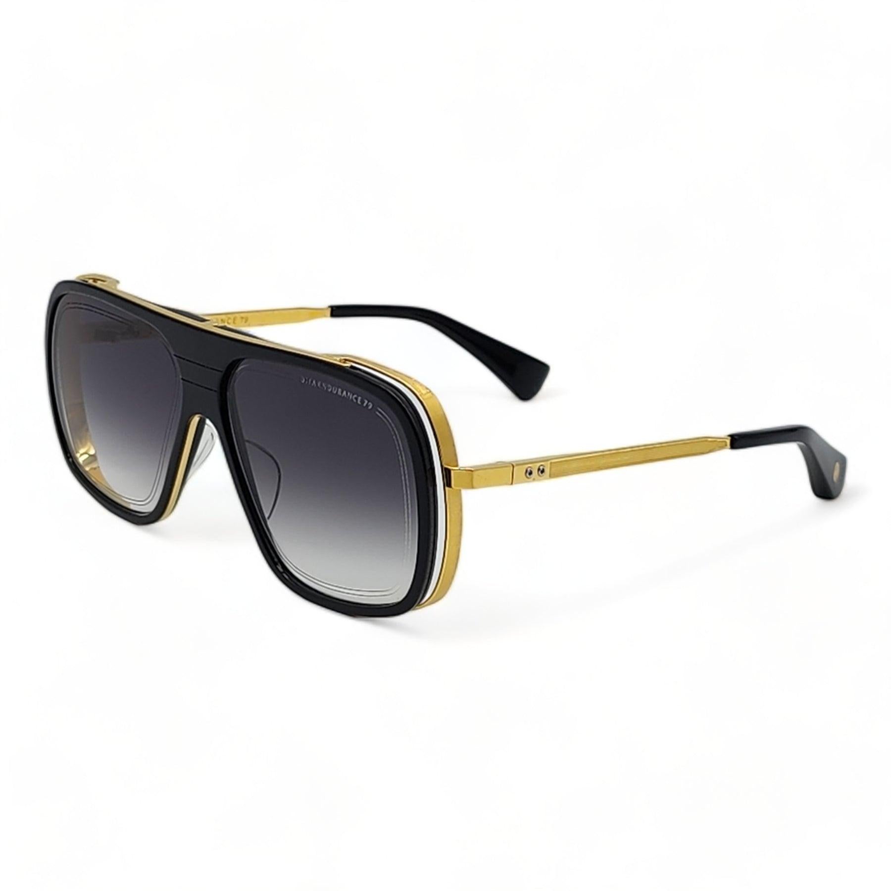 Ein DITA-Bestseller, die Serie Endurance 79.  

Zusätzliche Informationen:
Farbe: Schwarzgold
Größe: 60 mm (Glas) - 13 mm (Brücke) - 131 mm (Bügel). 
Land: Handgefertigt in Japan.
Zustand: Ordentlicher Zustand. Die Rückseite weist Unvollkommenheiten