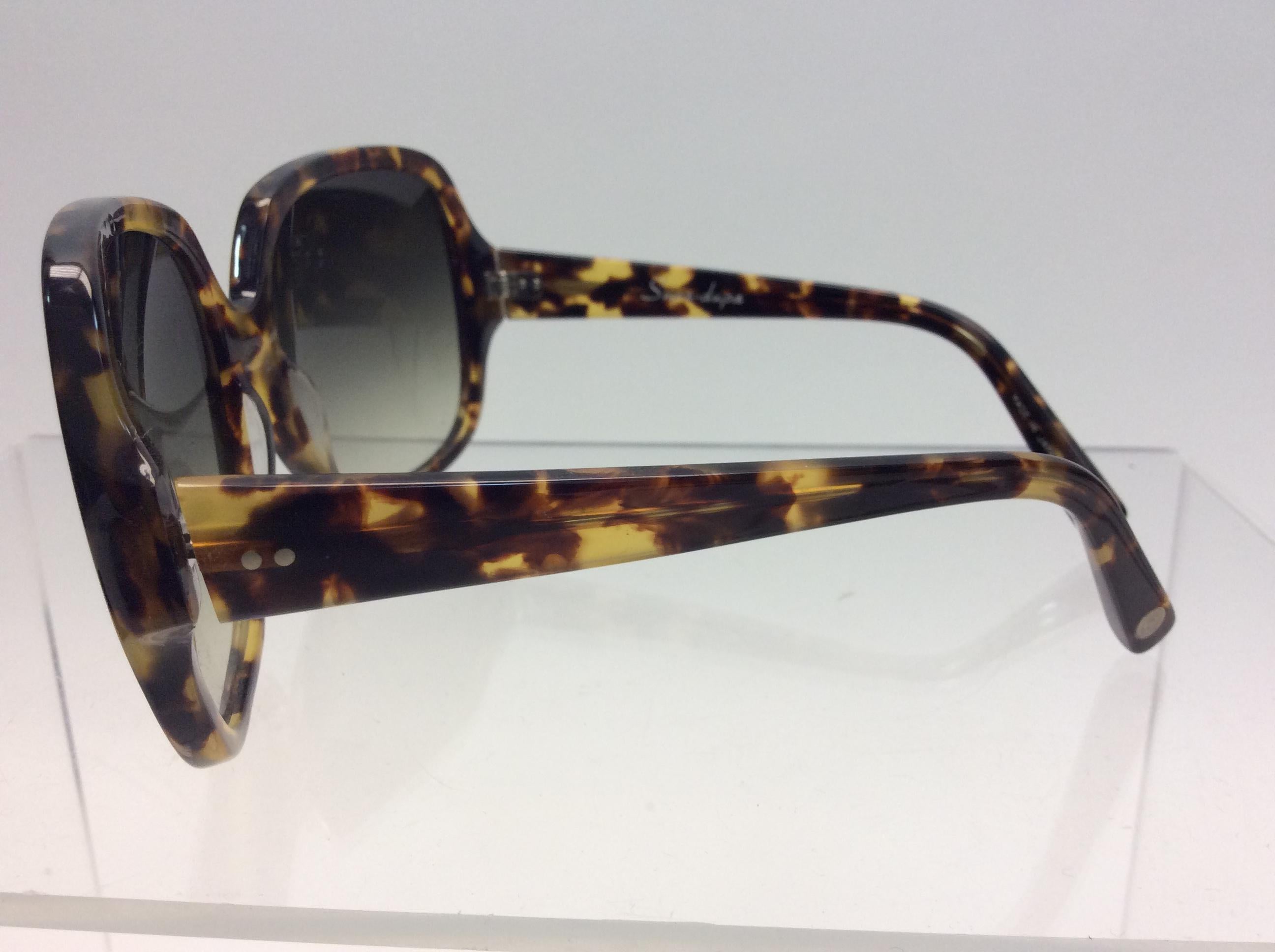 Dita Tortoise Sunglasses (Schwarz) im Angebot