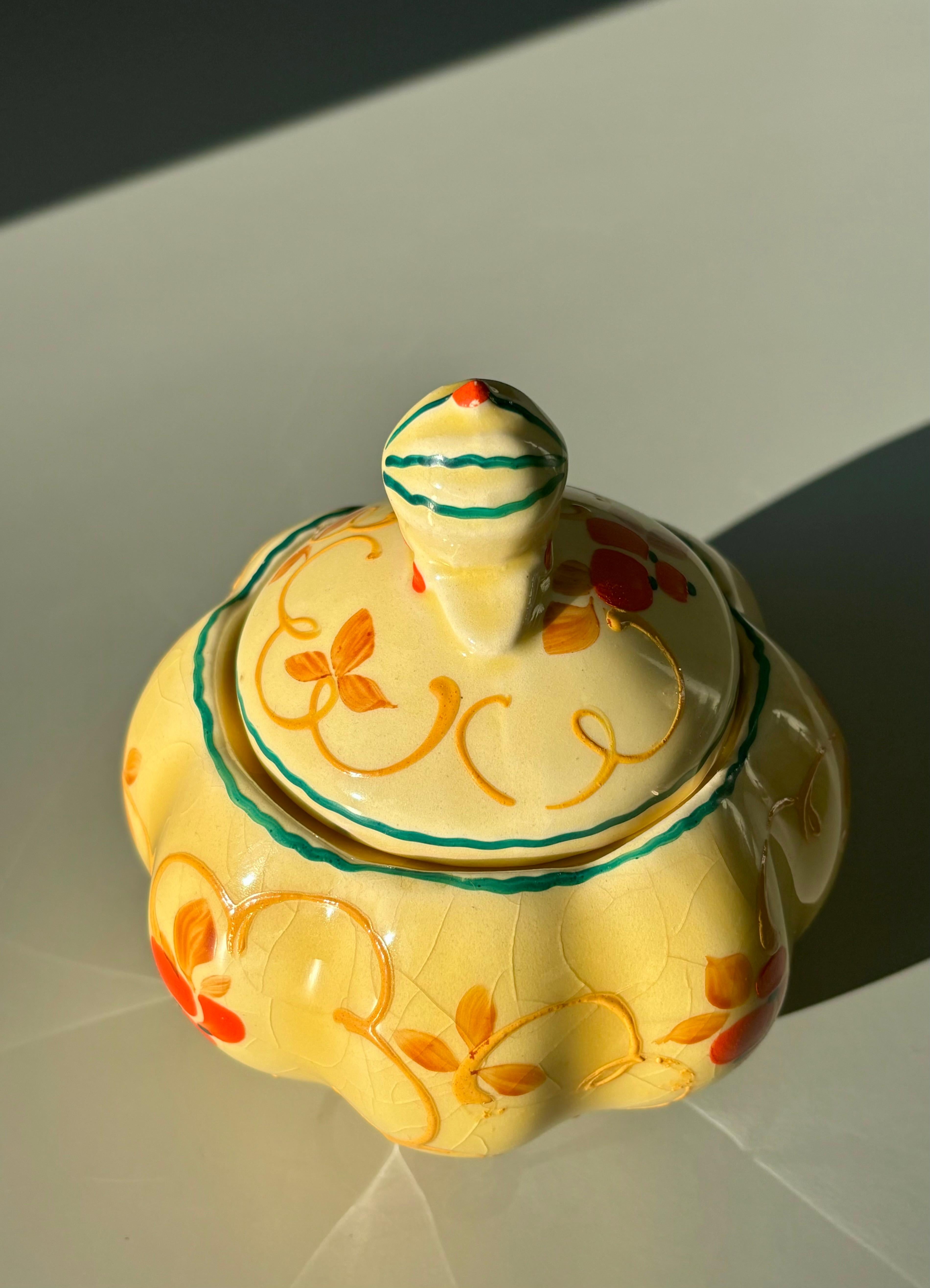 Cuenco con tapa floral de Bohemia Ditmar Urbach, años 30 Art Nouveau en venta