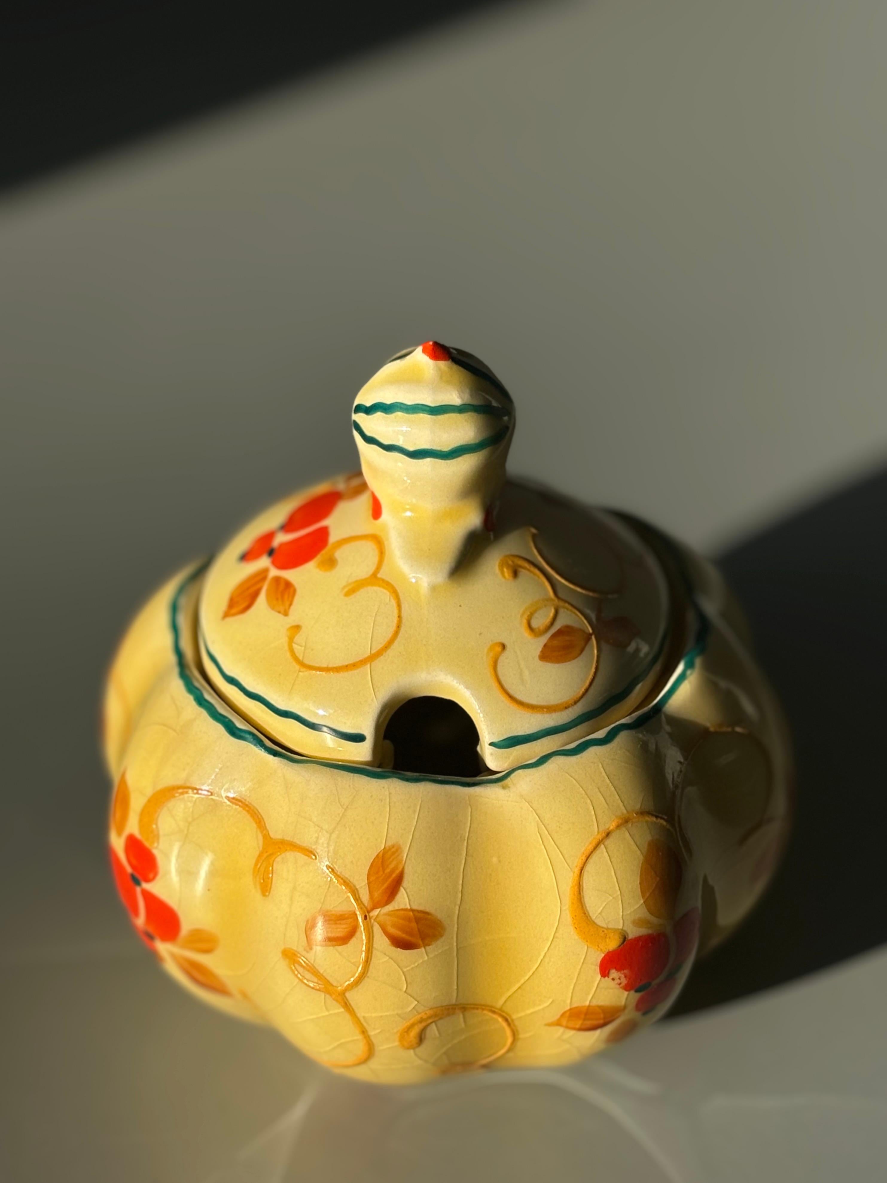 Cuenco con tapa floral de Bohemia Ditmar Urbach, años 30 Checo en venta