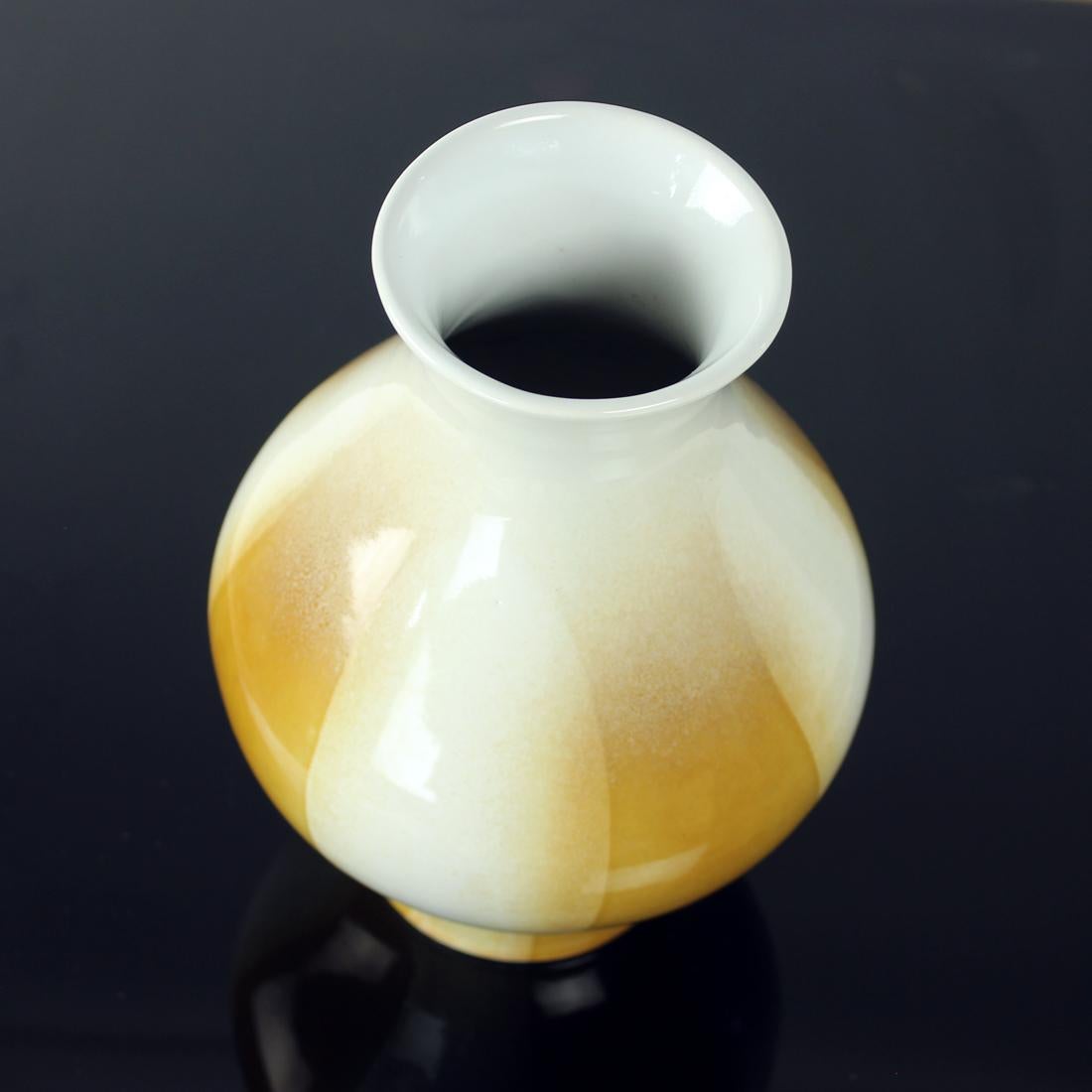 Metà XX secolo Vaso in ceramica Ditmar Urbach Dalla collezione Julie, Cecoslovacchia 1964 in vendita