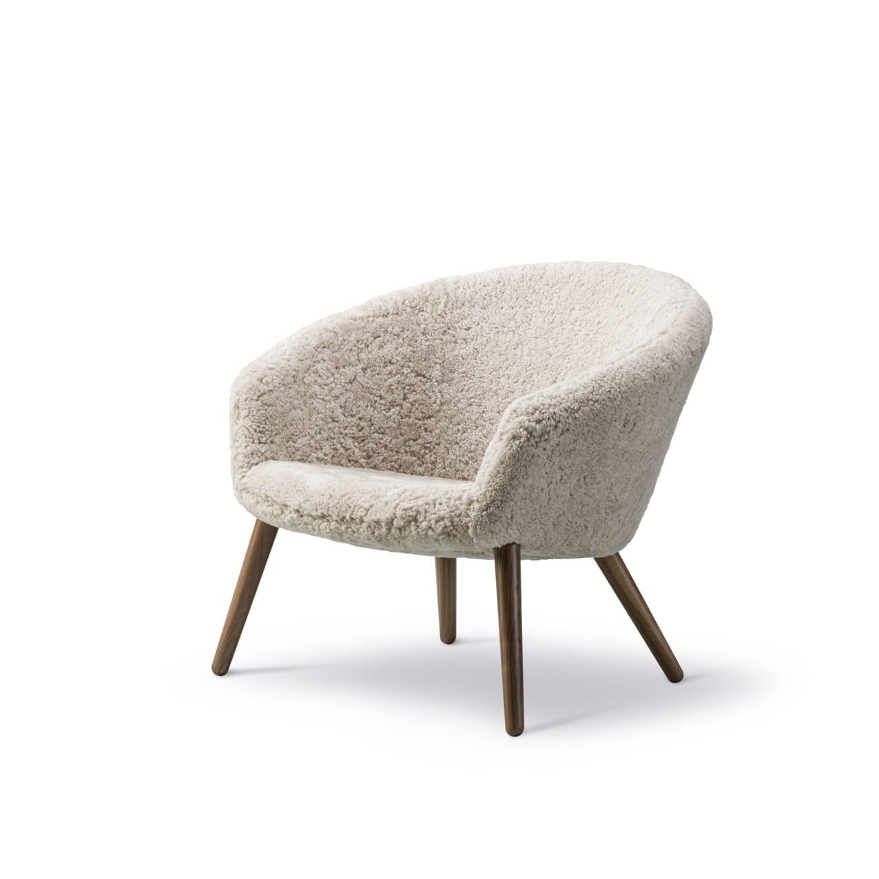 Danish Ditzel Lounge Chair in Moonlight Sheepskin / Lacquered Walnut for Fredericia For Sale