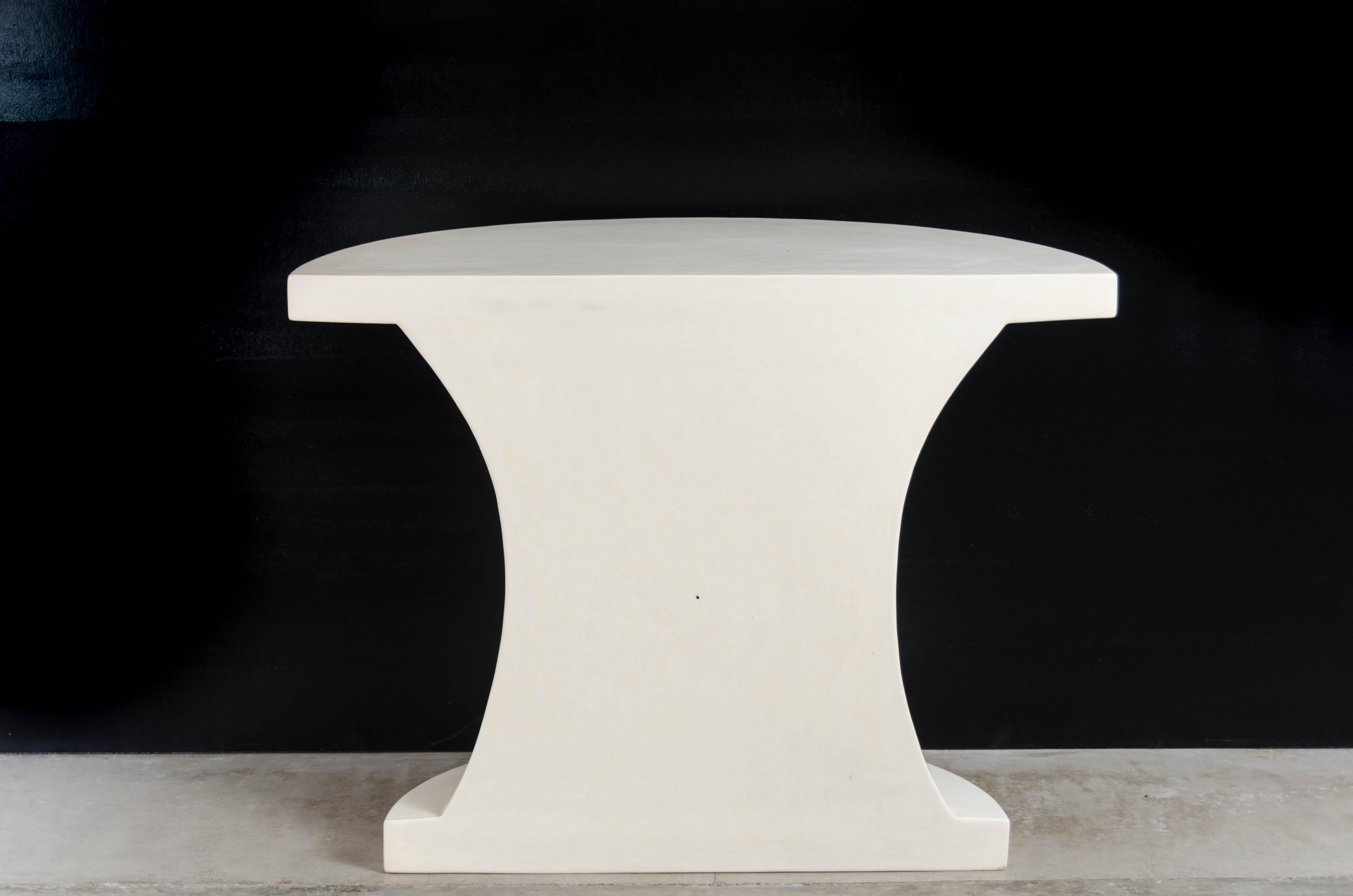 XXIe siècle et contemporain Table demi-ronde Diva, laque crème, faite à la main, édition limitée, par Robert Kuo en vente