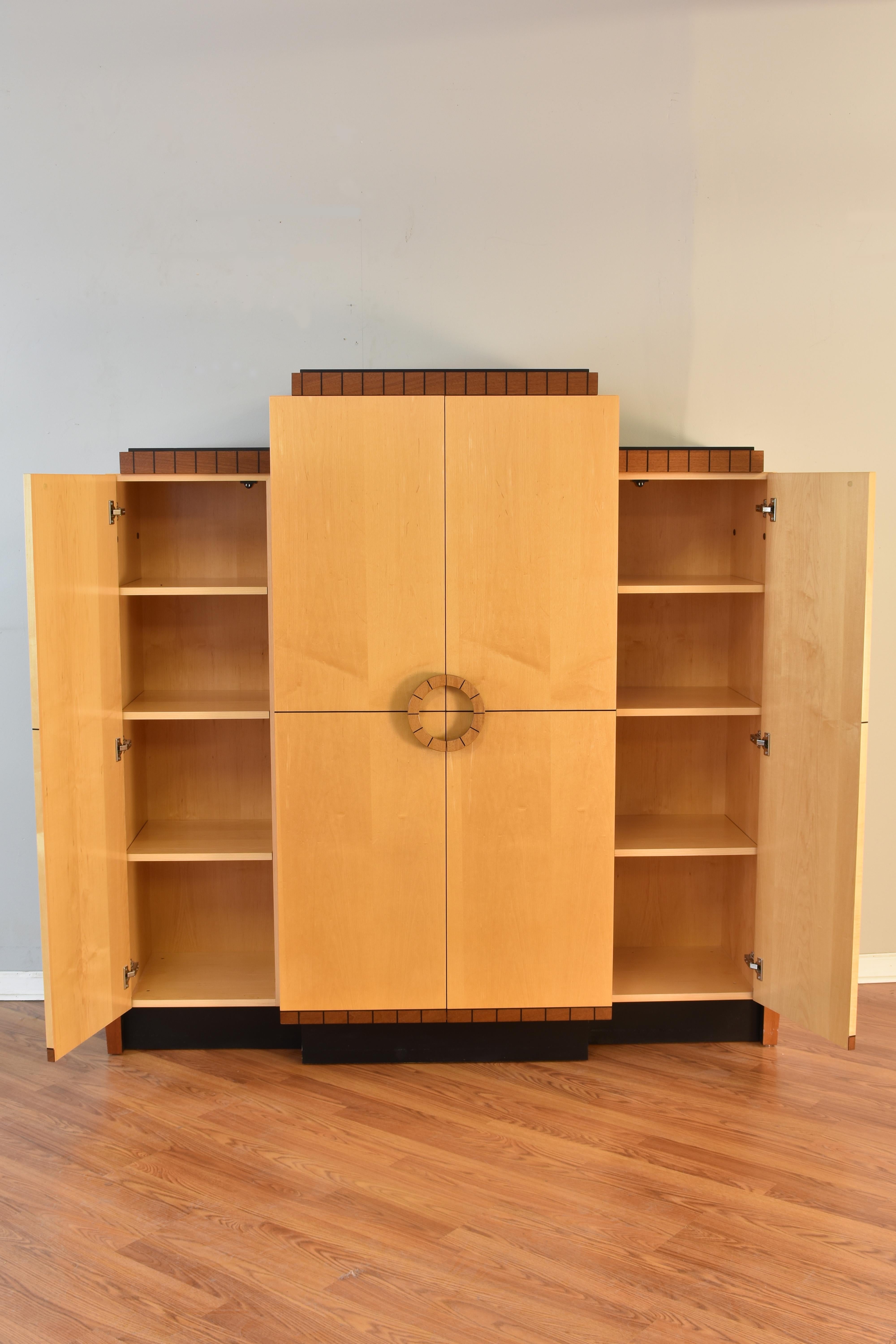 XXIe siècle et contemporain Armoire de rangement Diva de Lee Weitzman, érable naturel et acajou avec noir en vente