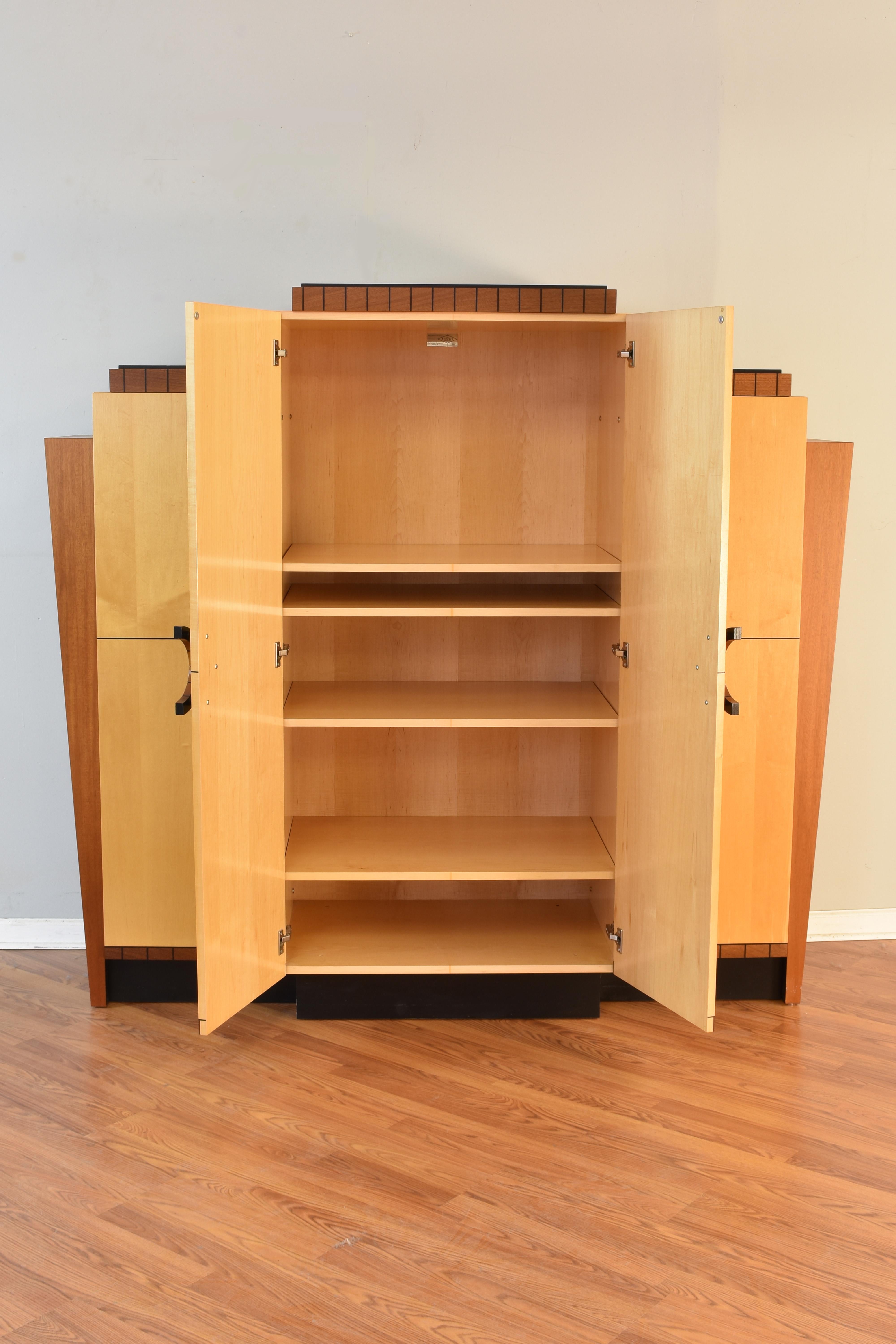 Bois Armoire de rangement Diva de Lee Weitzman, érable naturel et acajou avec noir en vente