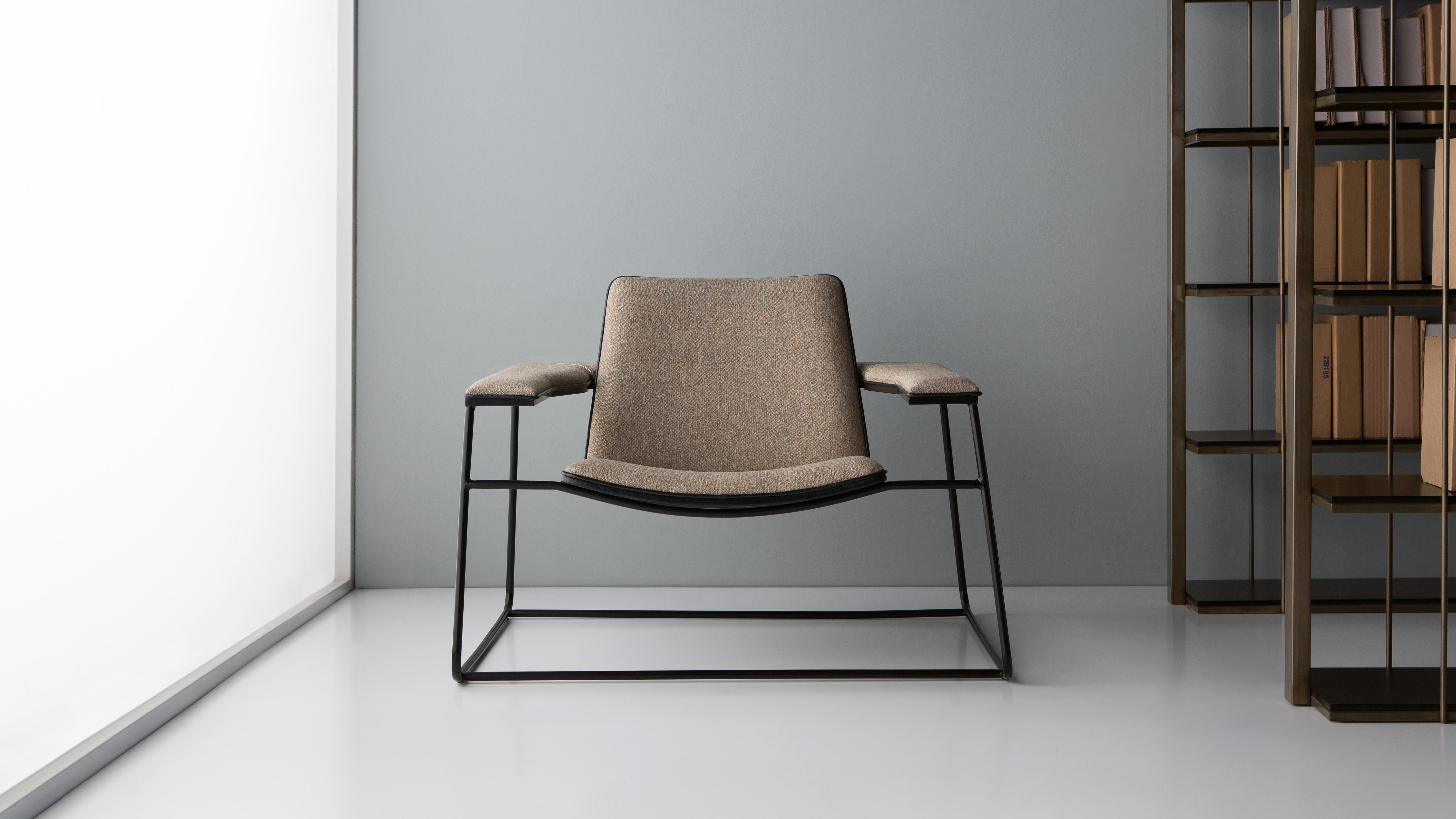 Diva with Arms Lounge Chair by Doimo Brasil
Dimensions: W 98 x D 79 x H 72 cm 
Materials: Metal, Fabric, Leather.


With the intention of providing good taste and personality, Doimo deciphers trends and follows the evolution of man and his space. To