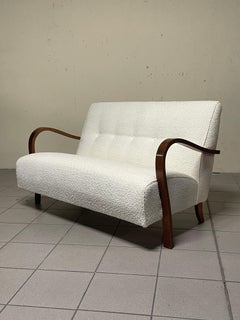Divanetto anni '40 in legno e tessuto bouclé, manifattura italiana