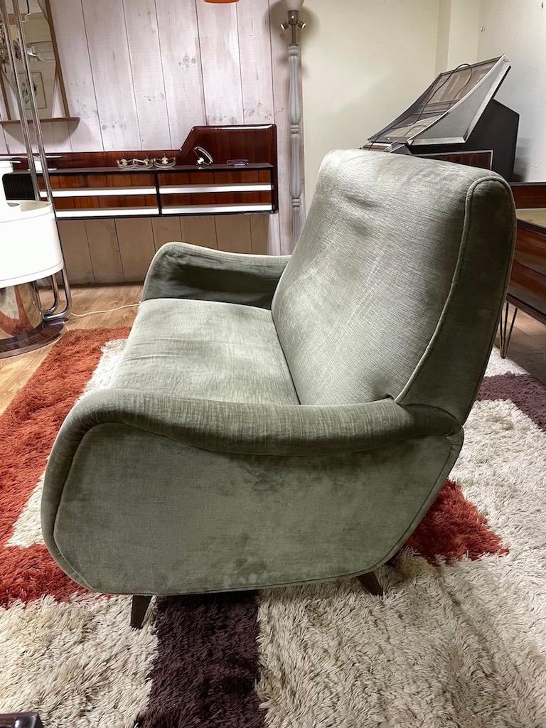Divanetto anni '60 attribuito Atelier Borsani Varedo en venta 1