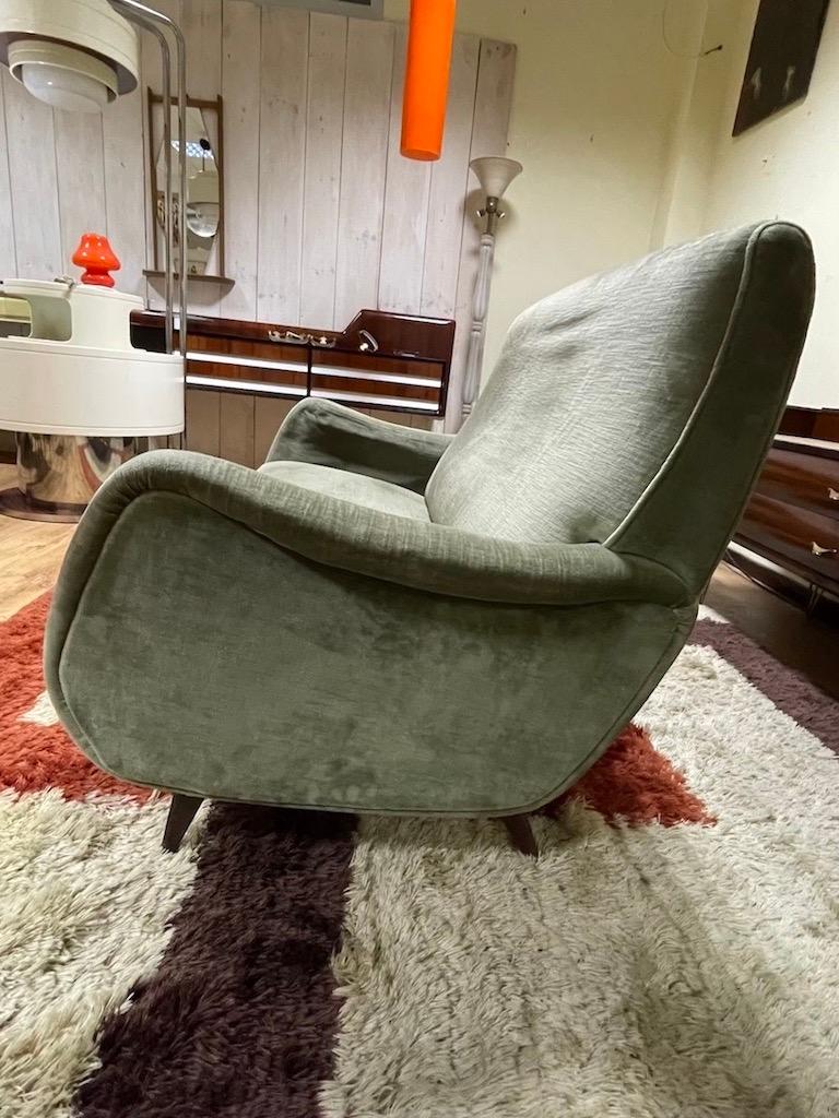 Divanetto anni '60 attribuito Atelier Borsani Varedo en venta 2