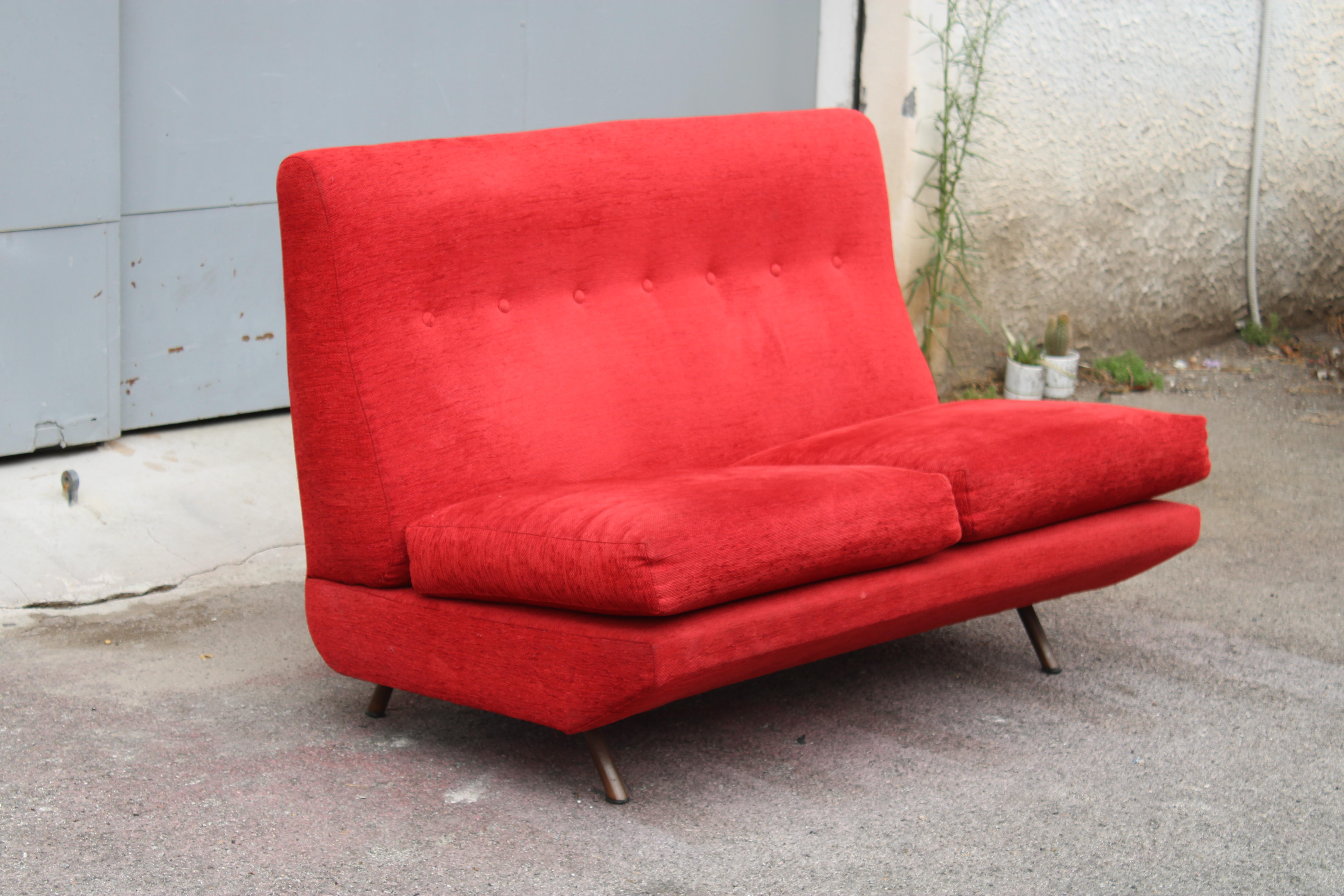 Divanetto due due posti in velluto Rosso di Marco Zanuso per Arflex Triennale 1951.