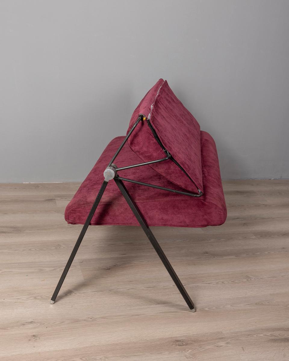 Divanetto vintage anni 70 tessuto bordeaux design Formanova In Good Condition For Sale In None, IT