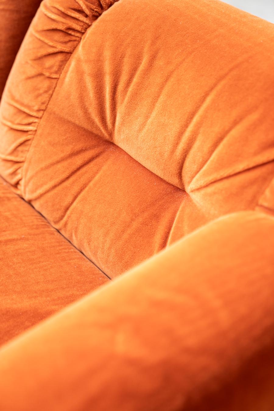 Orangefarbene Chenille-Sofas, zwei- und dreisitzig, 2er-Set, 1970er Jahre im Angebot 13