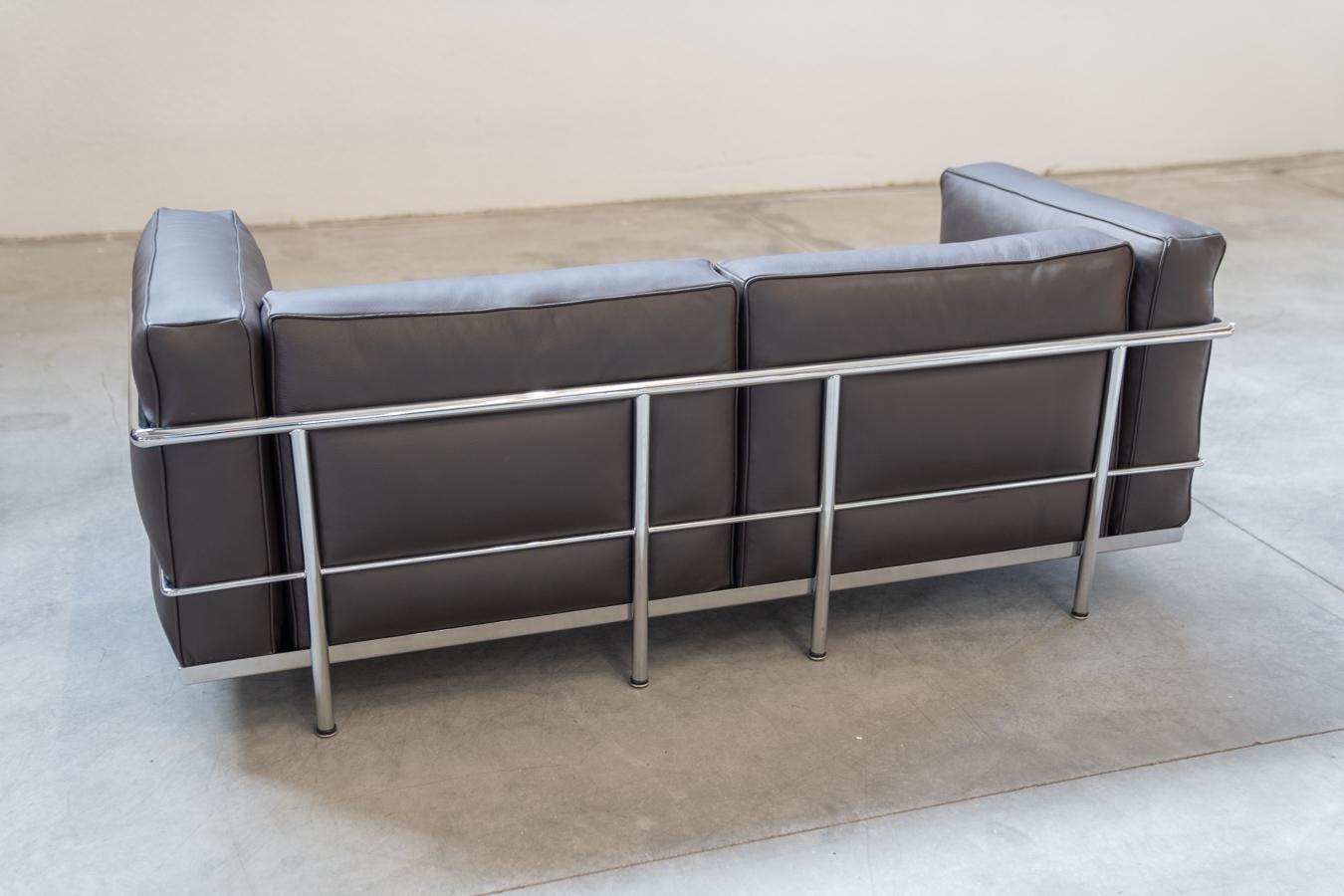 Sofa 2 seat  LC3 by Le Corbusier, Pierre Jenneret and Charlotte Perriand For Sale 9