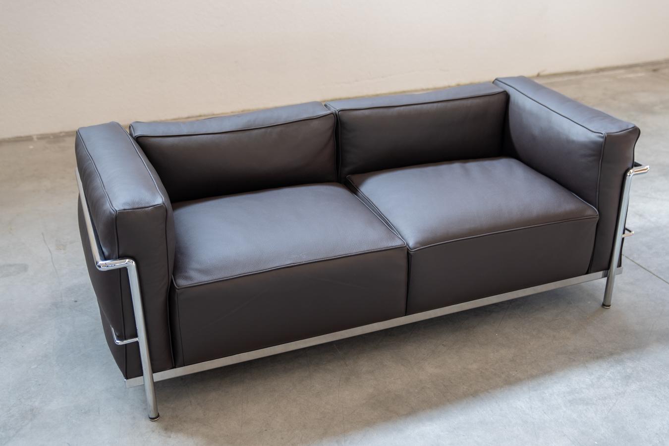 Italian Sofa 2 seat  LC3 by Le Corbusier, Pierre Jenneret and Charlotte Perriand For Sale