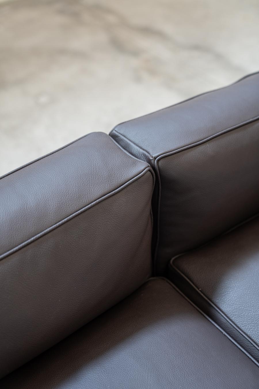 2-Sitzer-Sofa  LC3 von Le Corbusier, Pierre Jenneret und Charlotte Perriand (Leder) im Angebot