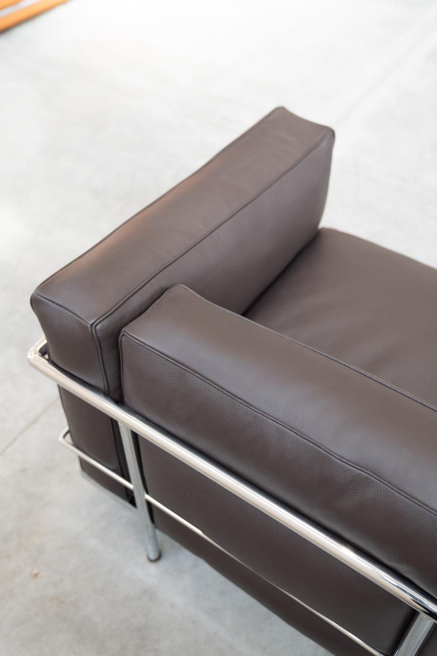 2-Sitzer-Sofa  LC3 von Le Corbusier, Pierre Jenneret und Charlotte Perriand im Angebot 1
