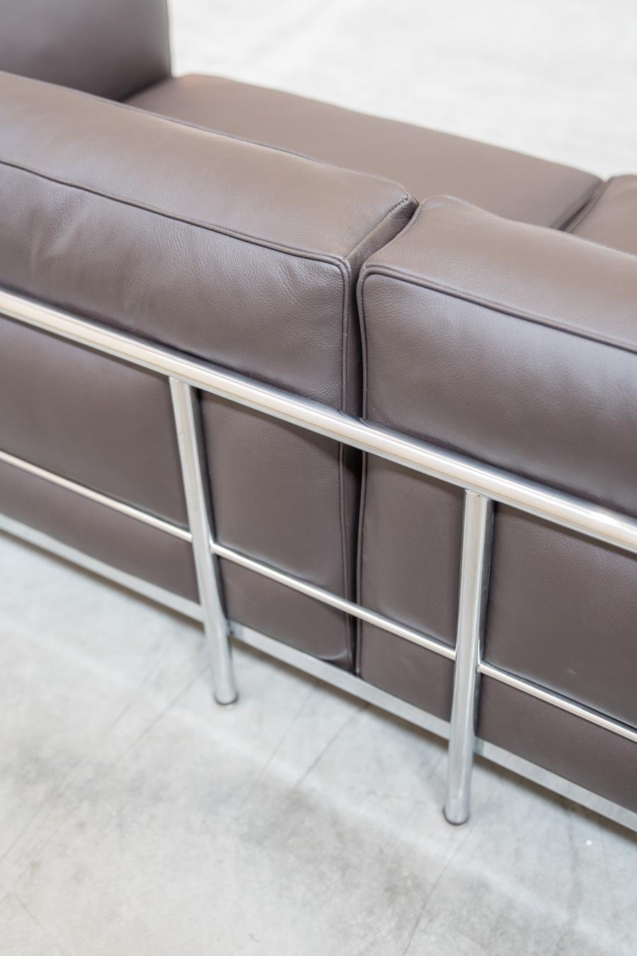 2-Sitzer-Sofa  LC3 von Le Corbusier, Pierre Jenneret und Charlotte Perriand im Angebot 3