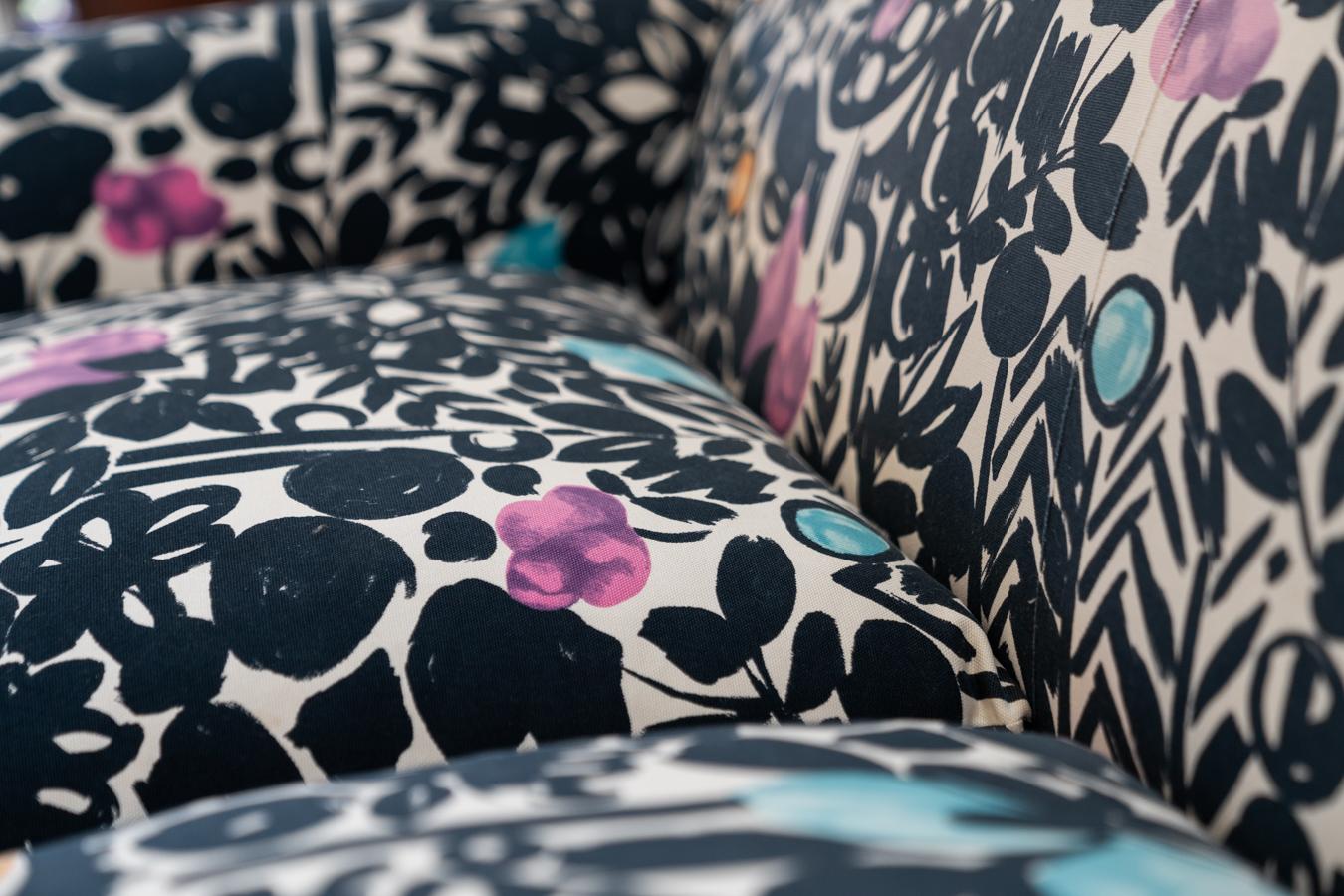 2-seater sofa , multicolored and cushions with removable covers 1970 For Sale 10
