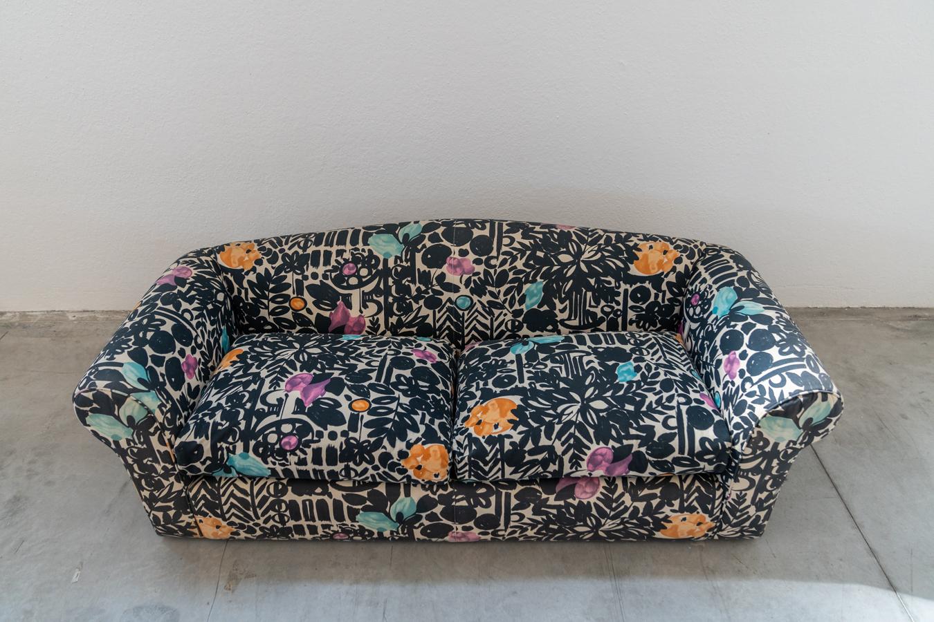 2-seater sofa , multicolored and cushions with removable covers 1970 For Sale 12