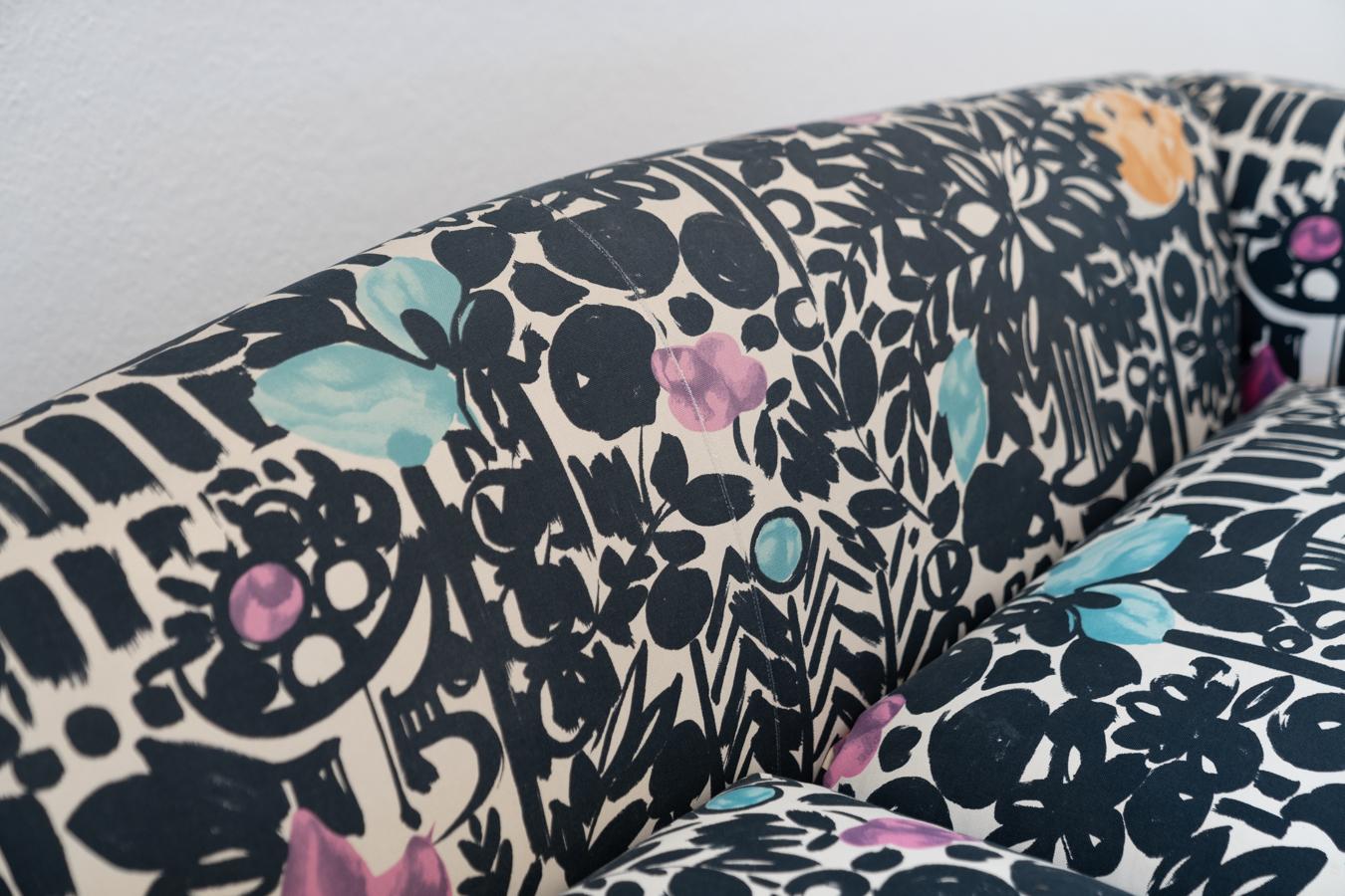 2-seater sofa , multicolored and cushions with removable covers 1970 For Sale 1