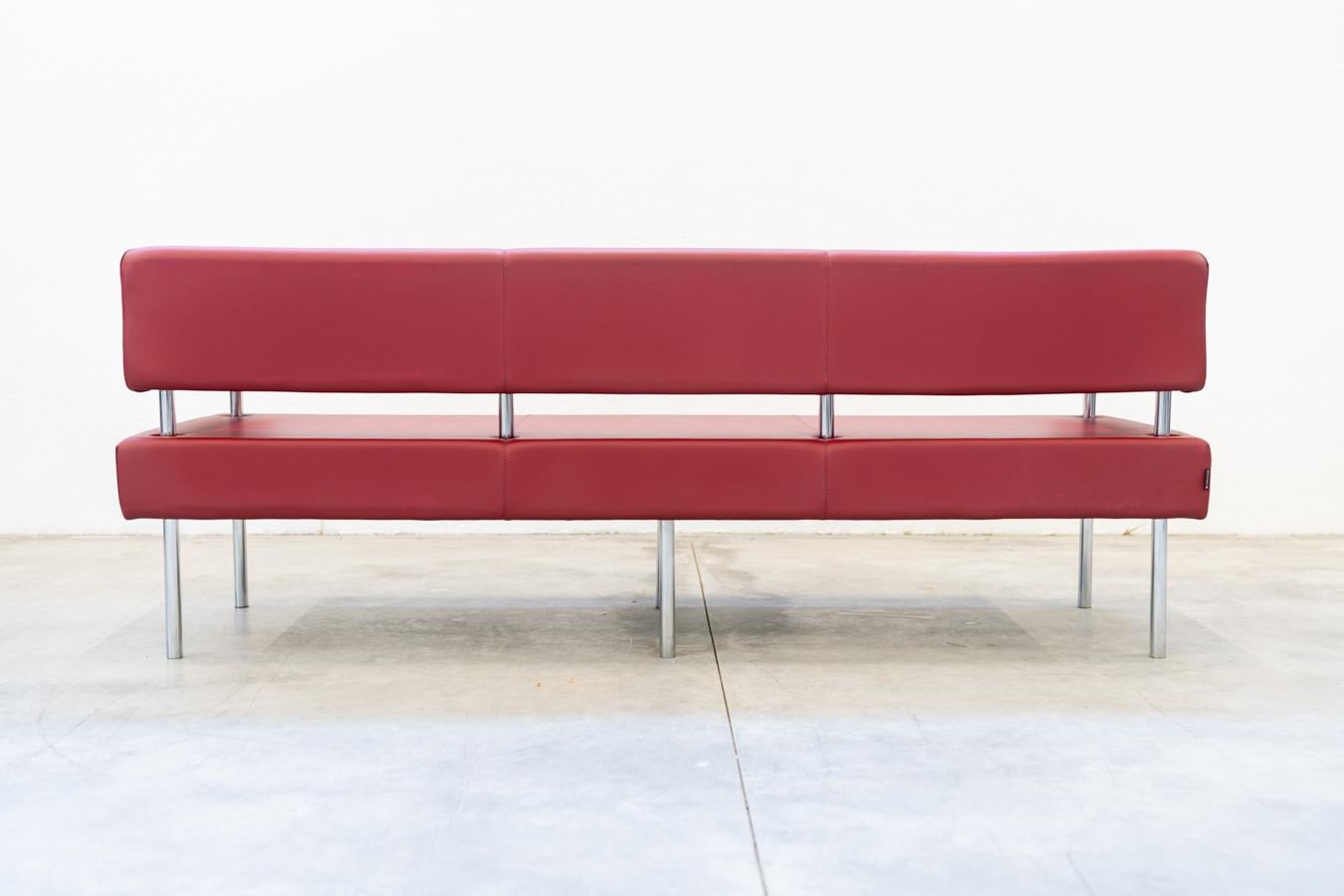 3-sitziges Business Class Sofa in rotem Leder und verchromten Eisenfüßen, 1990er Jahre im Angebot 13