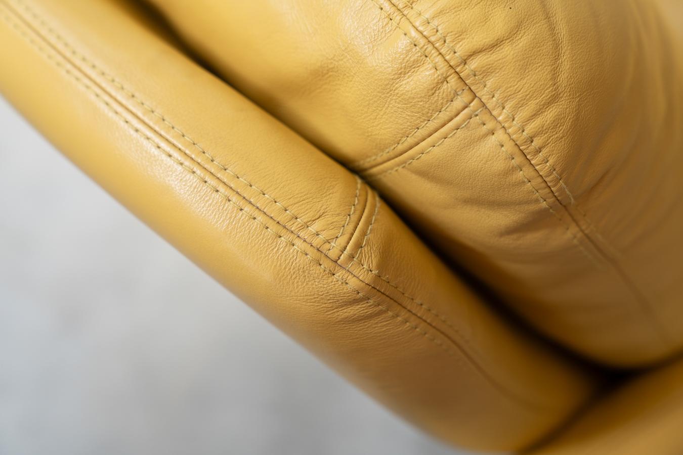 Canapé 3 places et deux fauteuils en cuir jaune vintage des années 1970, conçus par Ammain en vente 6