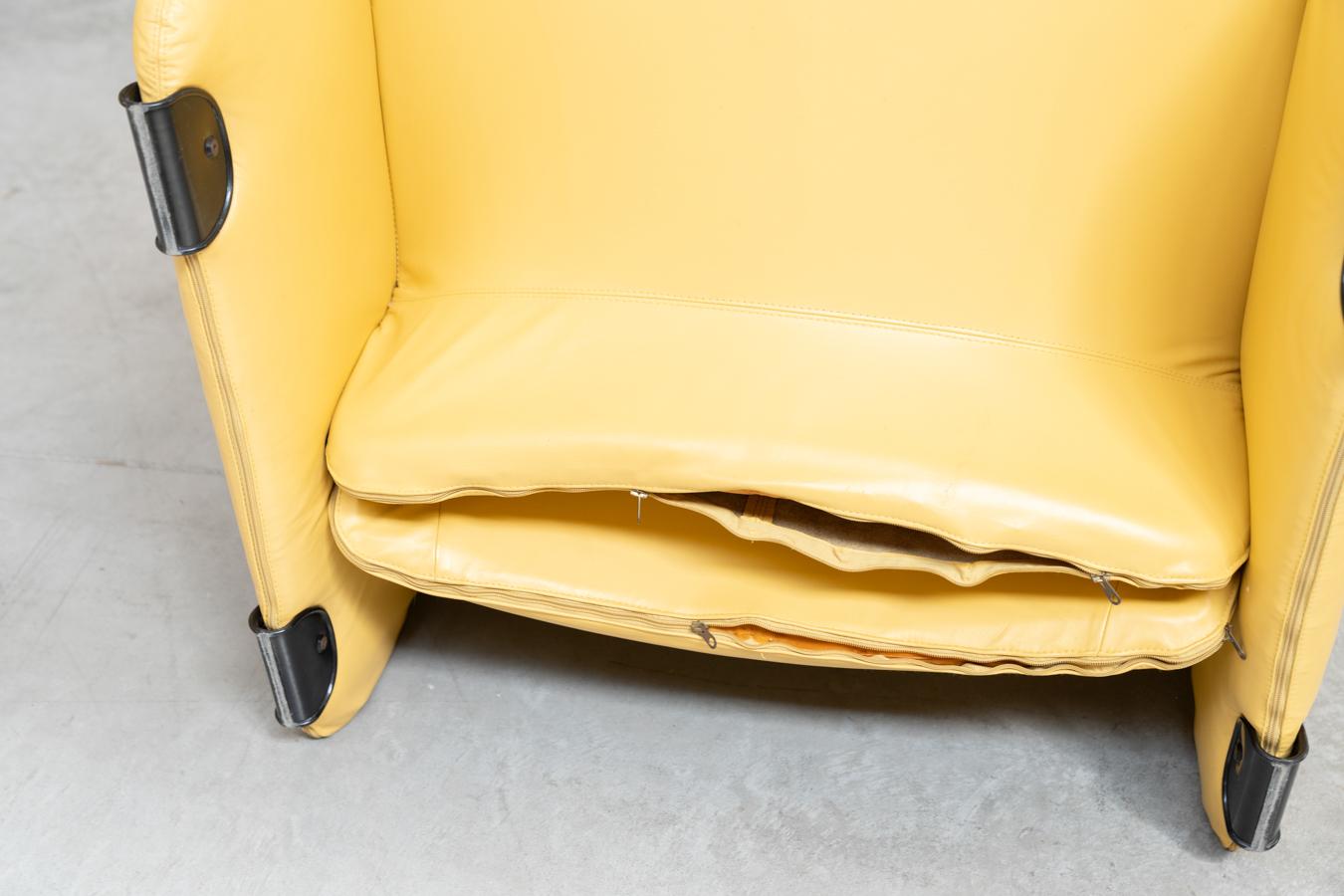 Canapé 3 places et deux fauteuils en cuir jaune vintage des années 1970, conçus par Ammain en vente 13
