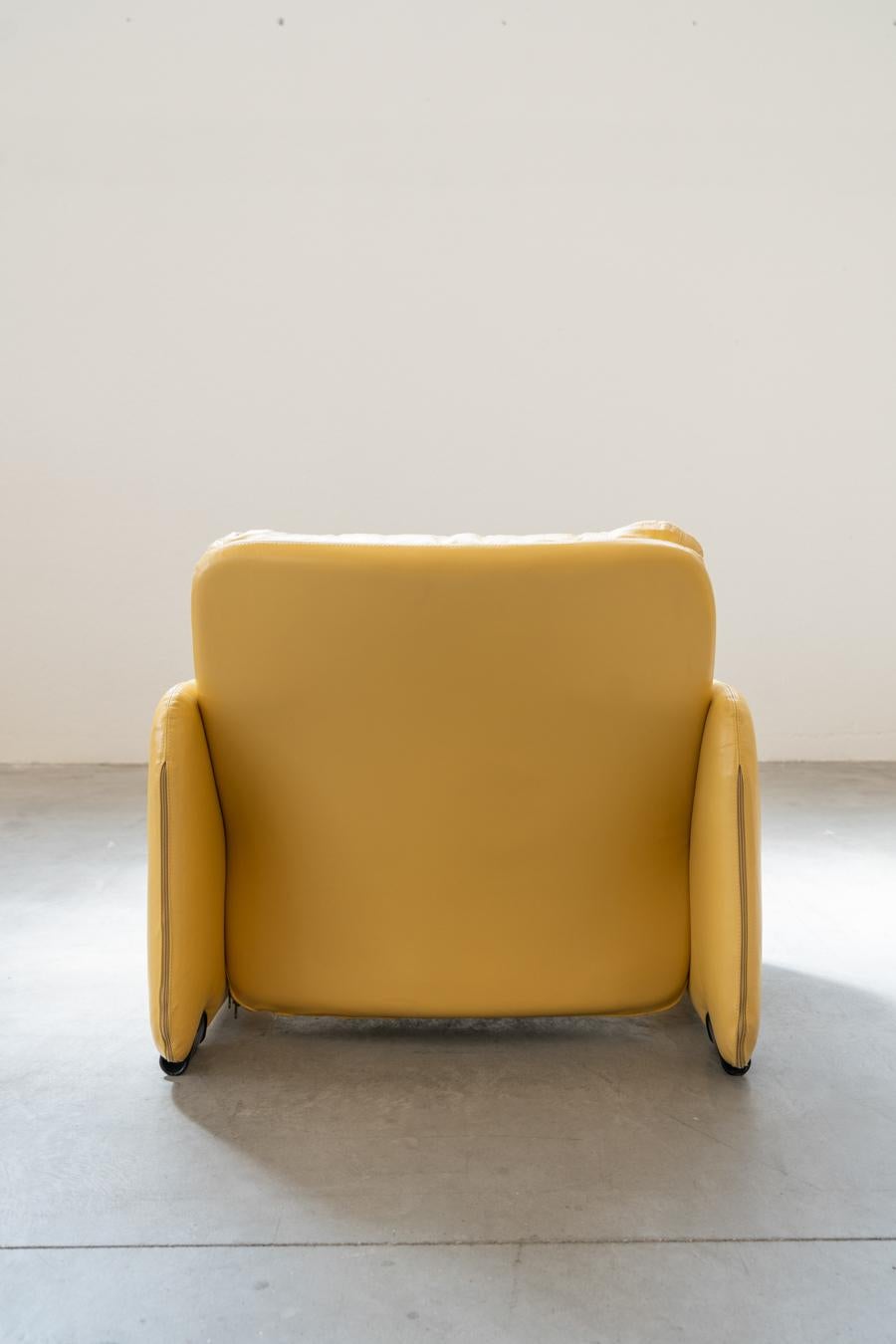 Canapé 3 places et deux fauteuils en cuir jaune vintage des années 1970, conçus par Ammain en vente 1