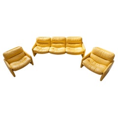 Sofá de 3 plazas y dos sillones en cuero amarillo vintage de los años 70, diseño de Ammain
