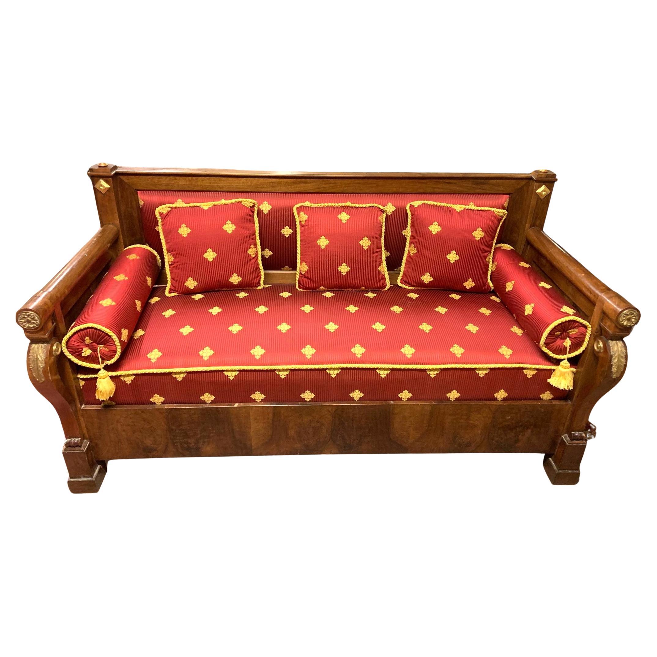 Canapé 3 places en noyer avec tapisserie, Italie en vente