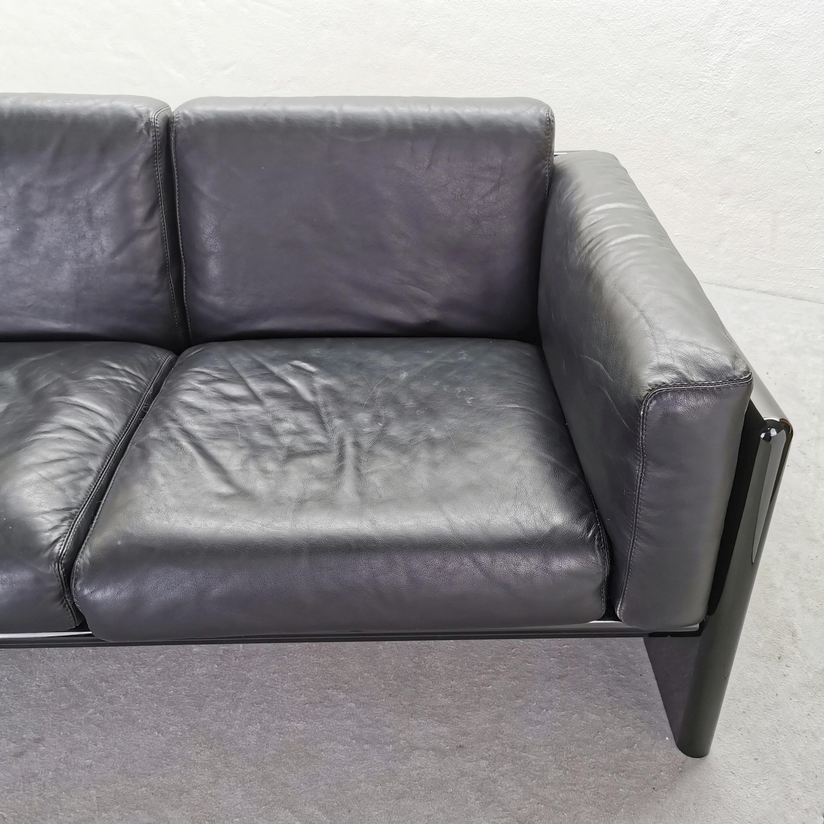 Lacquered 3-seater sofa and leather Studio Simon by Gavina For Sale 3