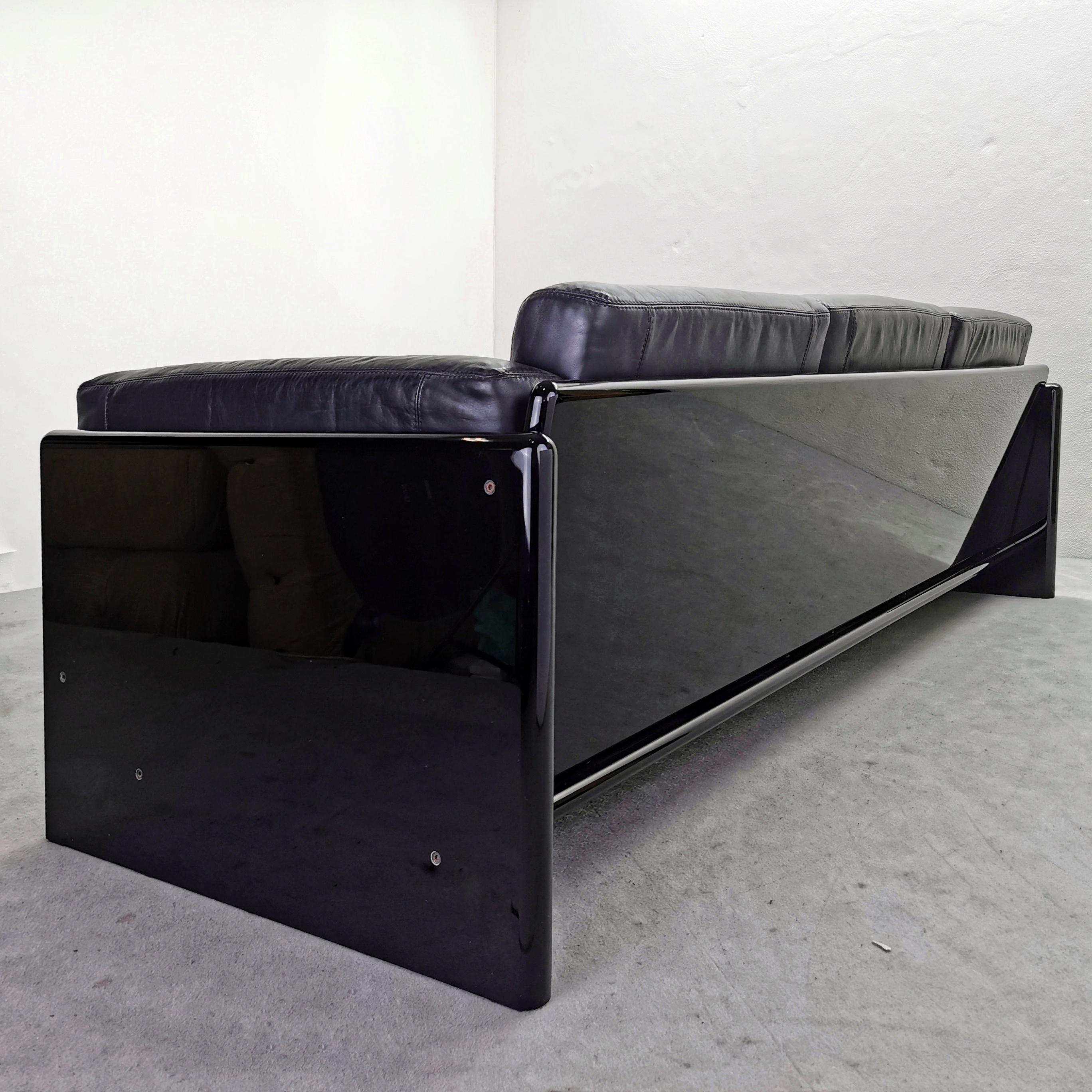 3-Sitzer Sofa aus Leder und Lack Studio Simon von Gavina (Lackiert) im Angebot
