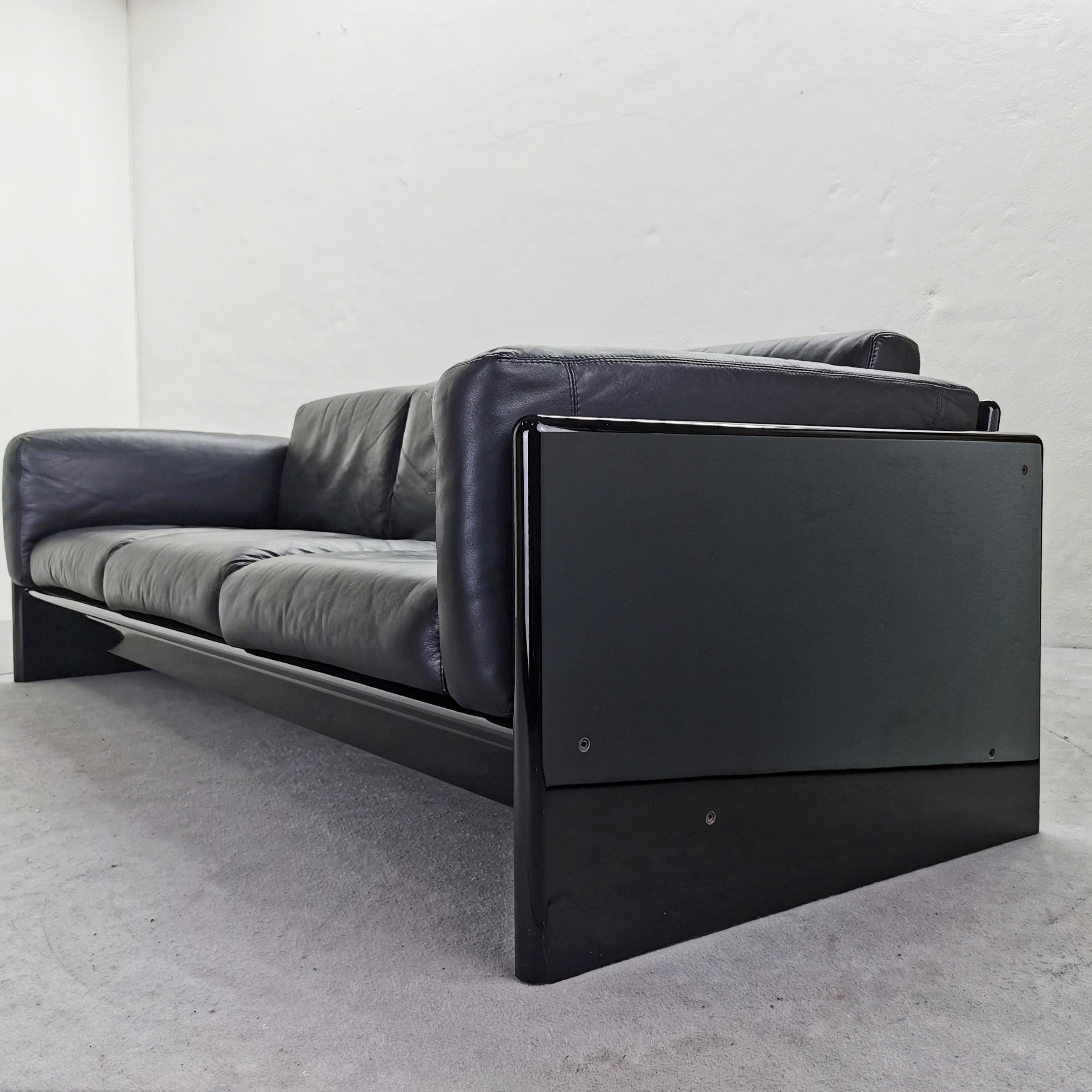 3-Sitzer Sofa aus Leder und Lack Studio Simon von Gavina (20th Century) im Angebot