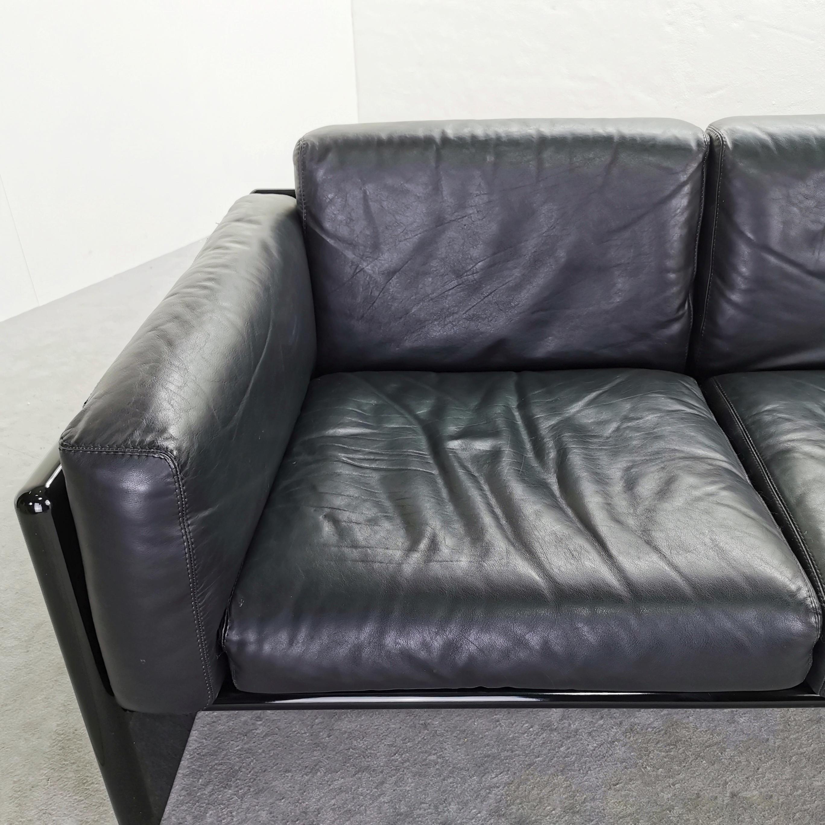 3-Sitzer Sofa aus Leder und Lack Studio Simon von Gavina im Angebot 1
