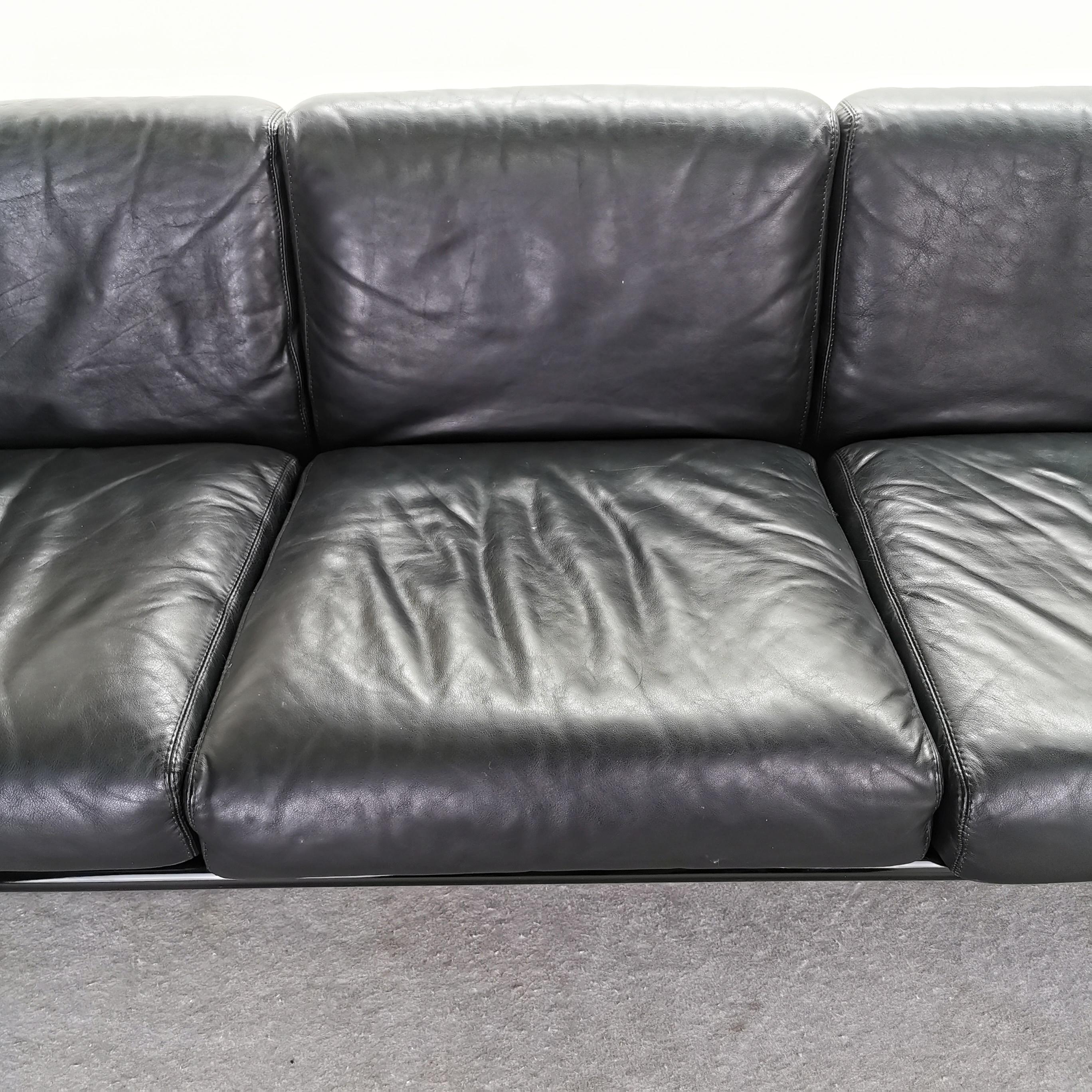 Lacquered 3-seater sofa and leather Studio Simon by Gavina For Sale 2