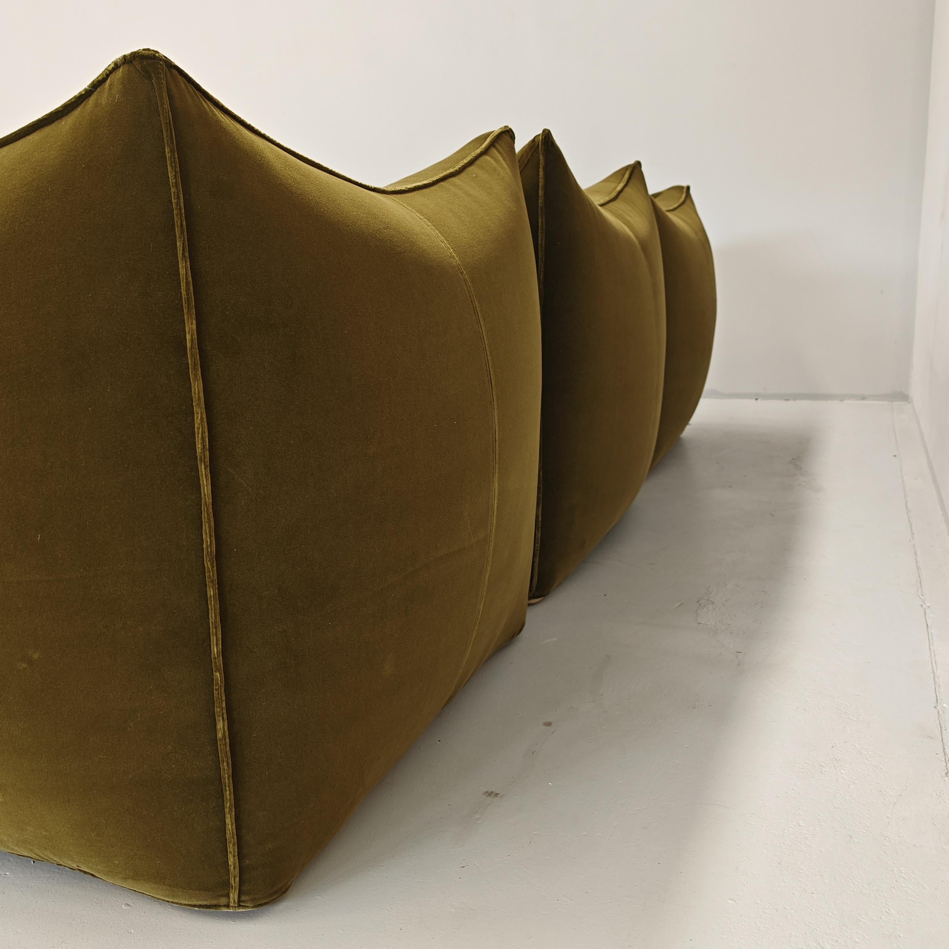 Canapé 4 modules 'Bambole' design by M.Bellini for B&B 1970 velours vert en vente 4