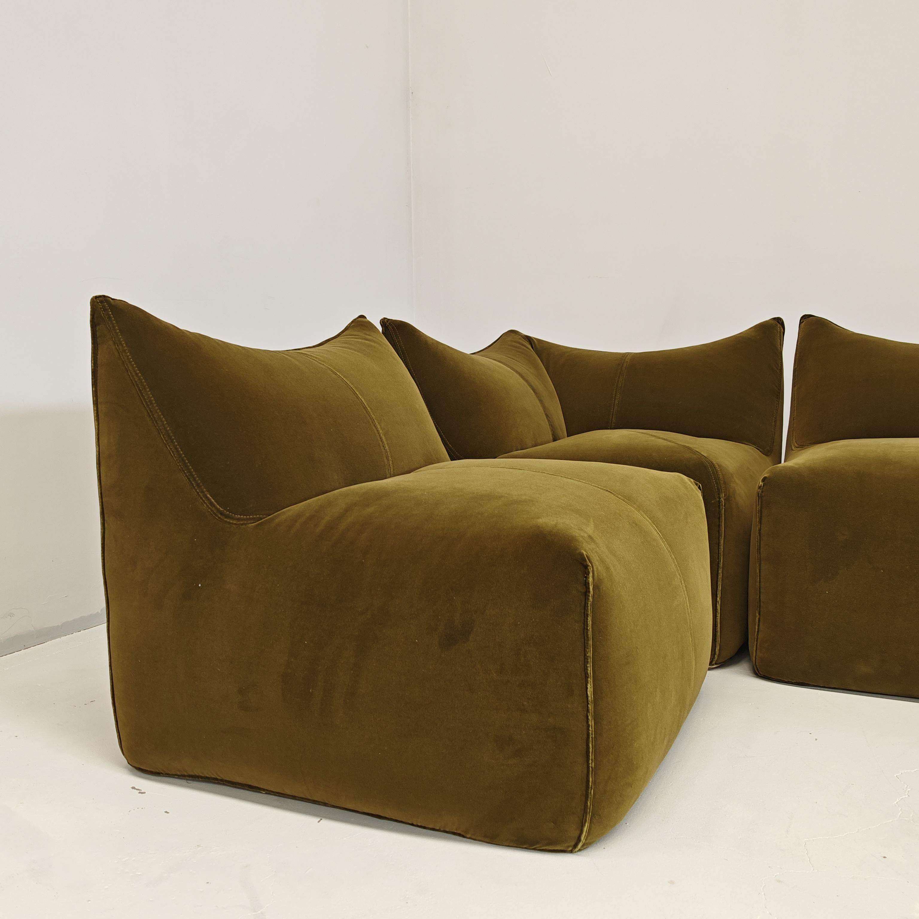 Canapé 4 modules 'Bambole' design by M.Bellini for B&B 1970 velours vert en vente 9