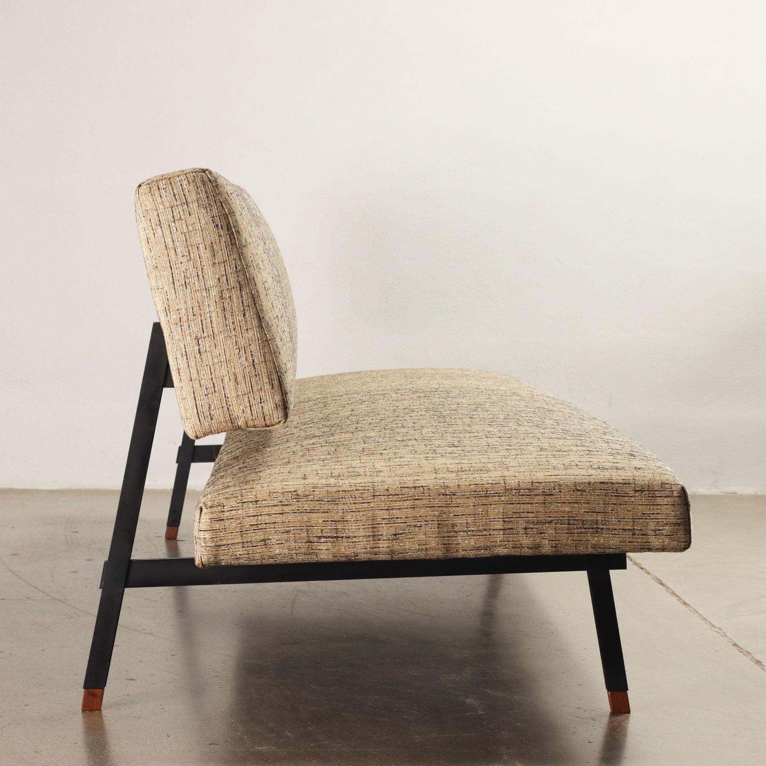 Sofa '872' Gianfranco Frattini für Cassina, 1950er Jahre, cremefarben und Holz (Moderne der Mitte des Jahrhunderts) im Angebot