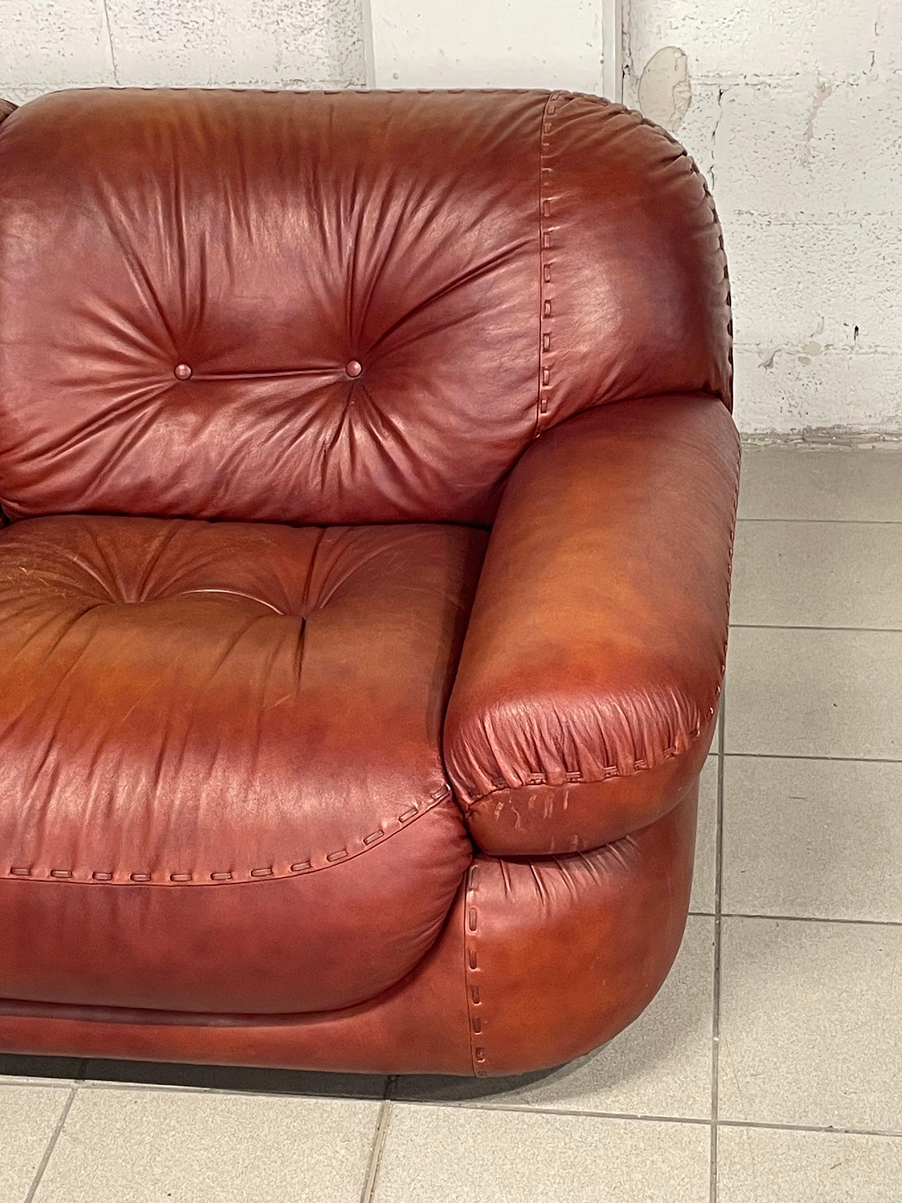 Mid-Century Modern Canapé 2 places en cuir mod. Sapporo par Mobil Girgi Italia, 1970 en vente