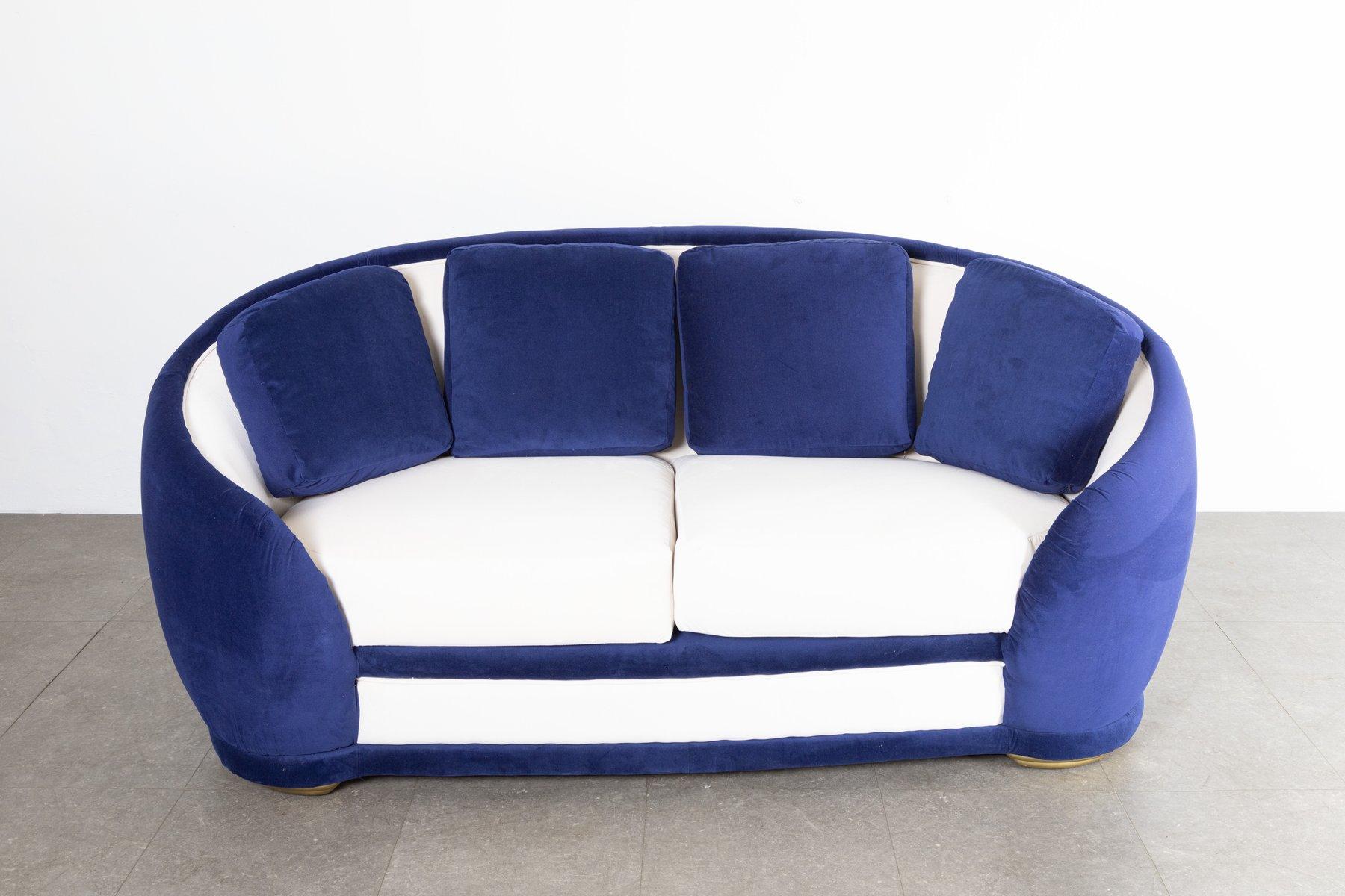 Mid-Century Modern 1950s velvet shell sofa in the style of Gio Ponti For Sale
