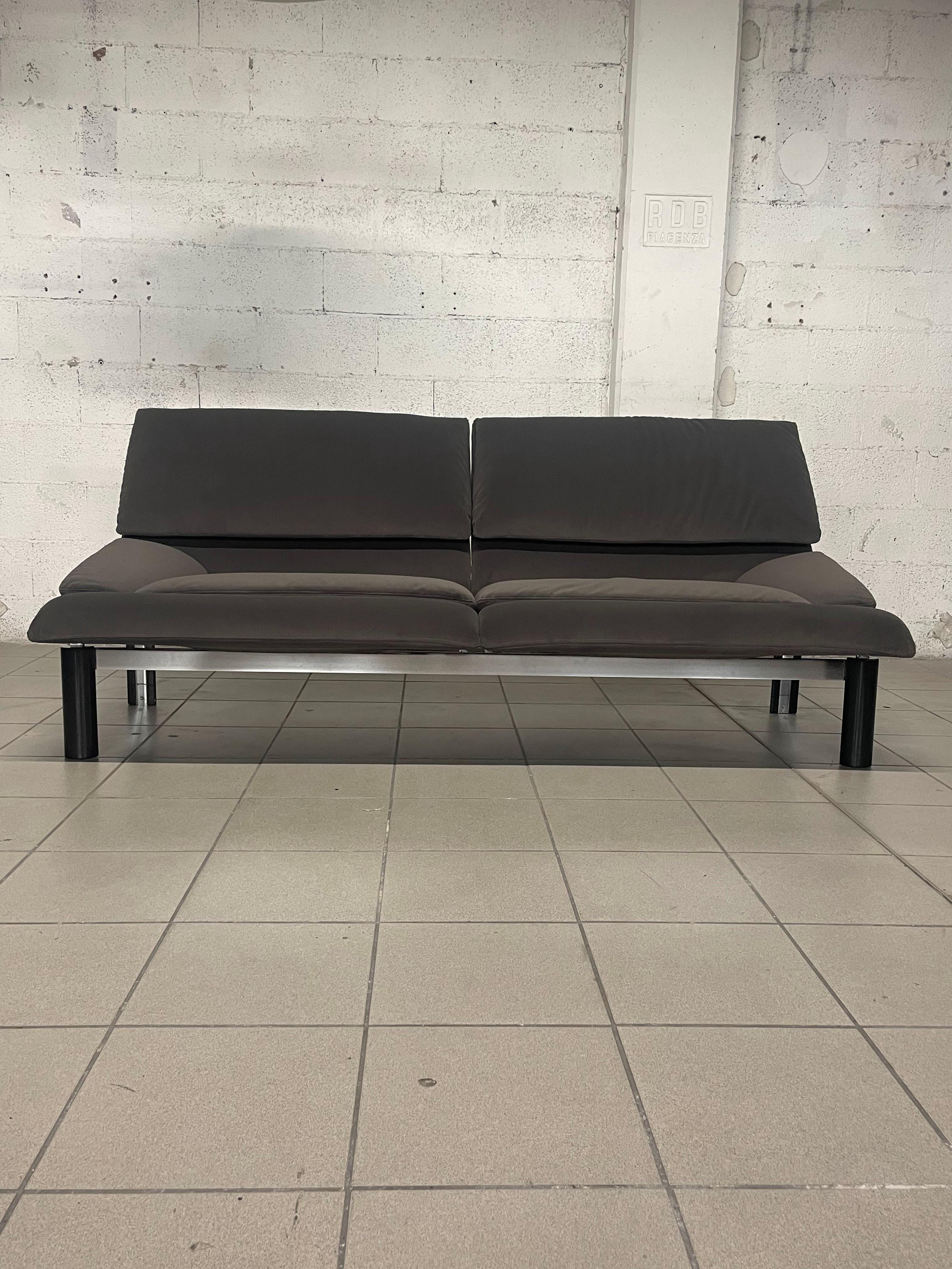 Sofá de tres plazas de Giovanni Offredi para Saporiti Italia, 1970s en Excelente estado para la venta en SAN PIETRO MOSEZZO, NO