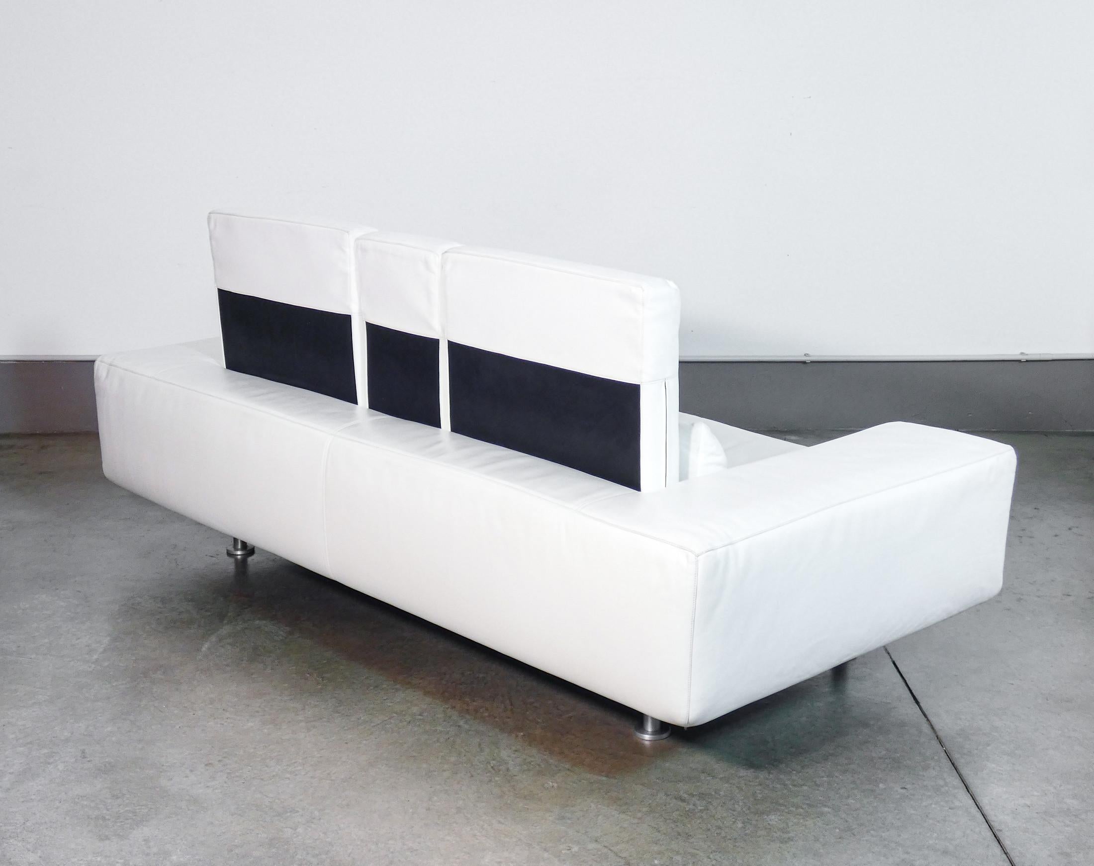Sofá de dos plazas Domino, diseño de Massimo MOROZZI para CASSINA, en cuero blanco en venta 8