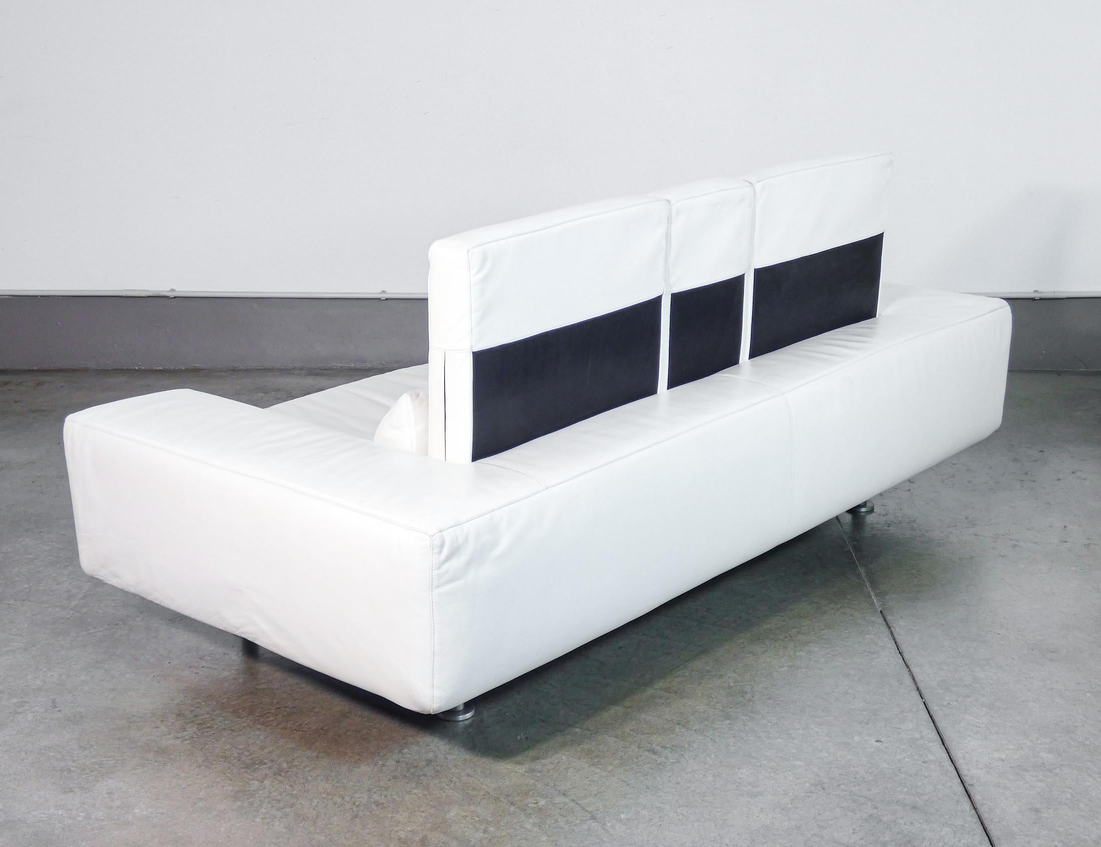 Sofá de dos plazas Domino, diseño de Massimo MOROZZI para CASSINA, en cuero blanco en venta 10