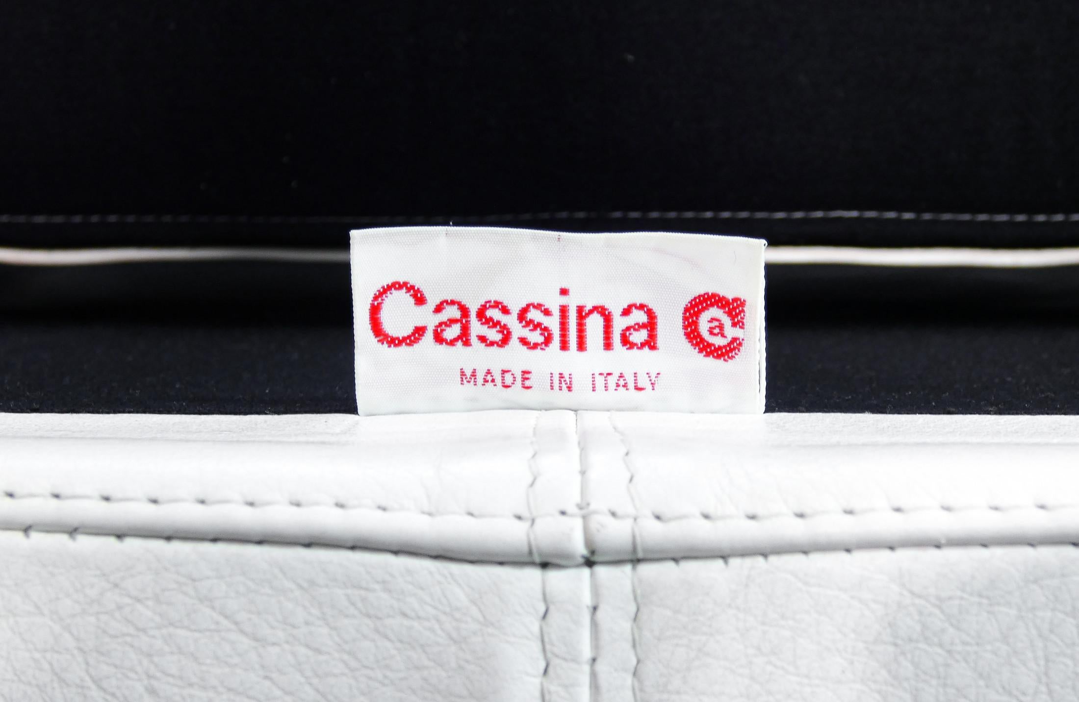 Sofá de dos plazas Domino, diseño de Massimo MOROZZI para CASSINA, en cuero blanco en venta 11