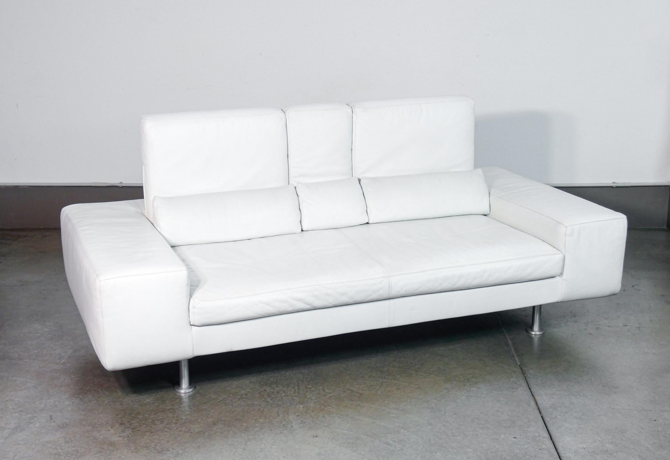 Sofá de dos plazas Domino, diseño de Massimo MOROZZI para CASSINA, en cuero blanco en Bueno estado para la venta en Torino, IT